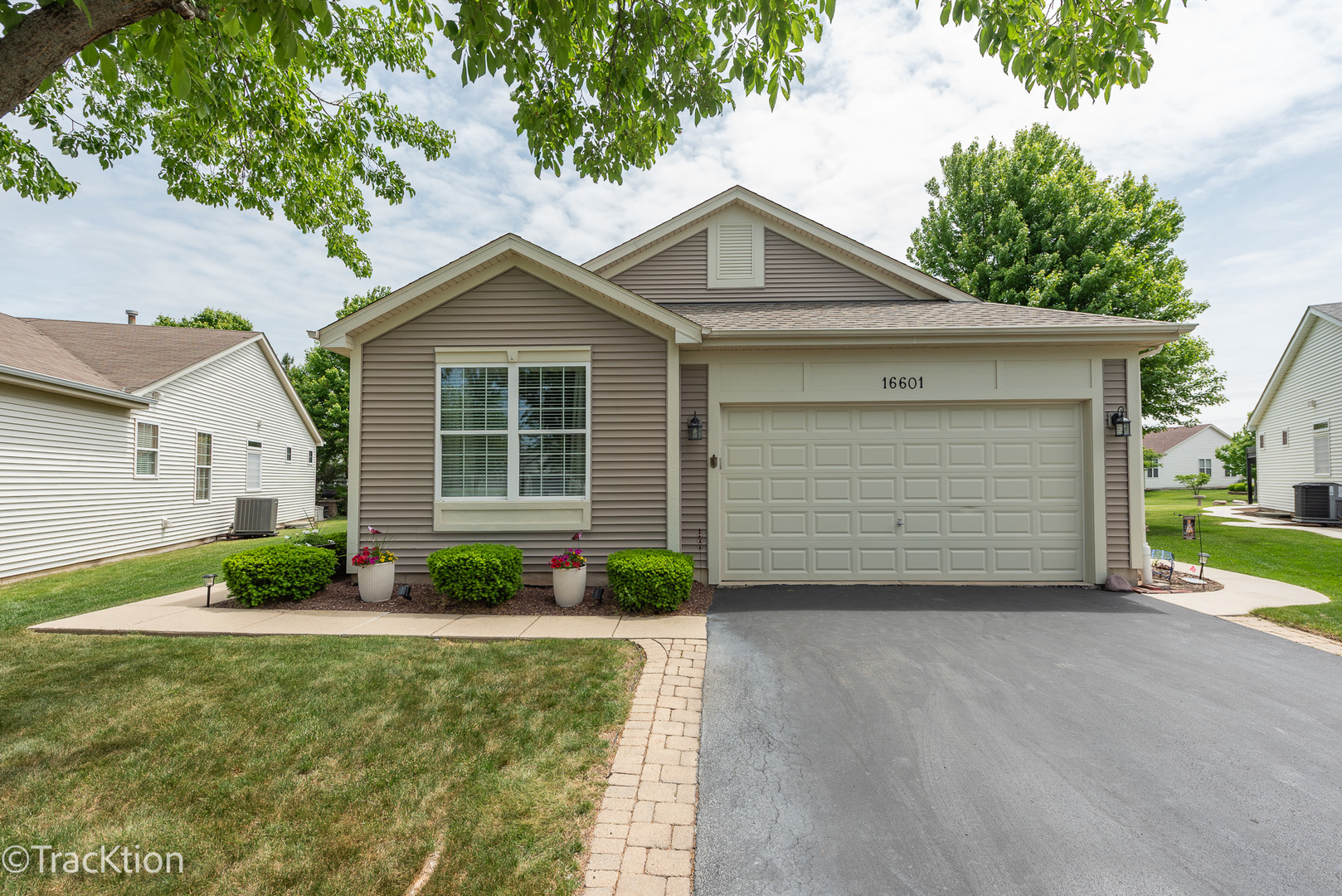 16601 Grandwood Lake Drive, Crest Hill, IL 60403