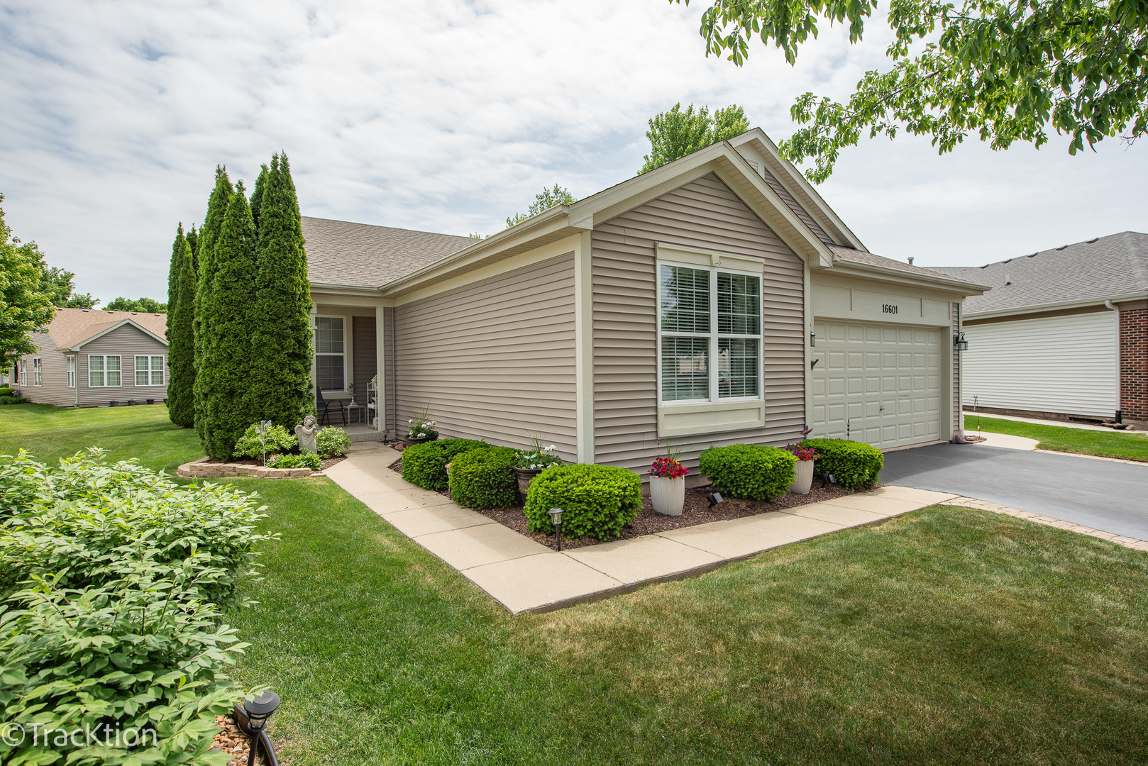 16601 Grandwood Lake Drive, Crest Hill, IL 60403