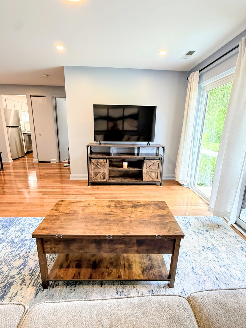 666 Pinecrest Drive #102, Prospect Heights, IL 60070