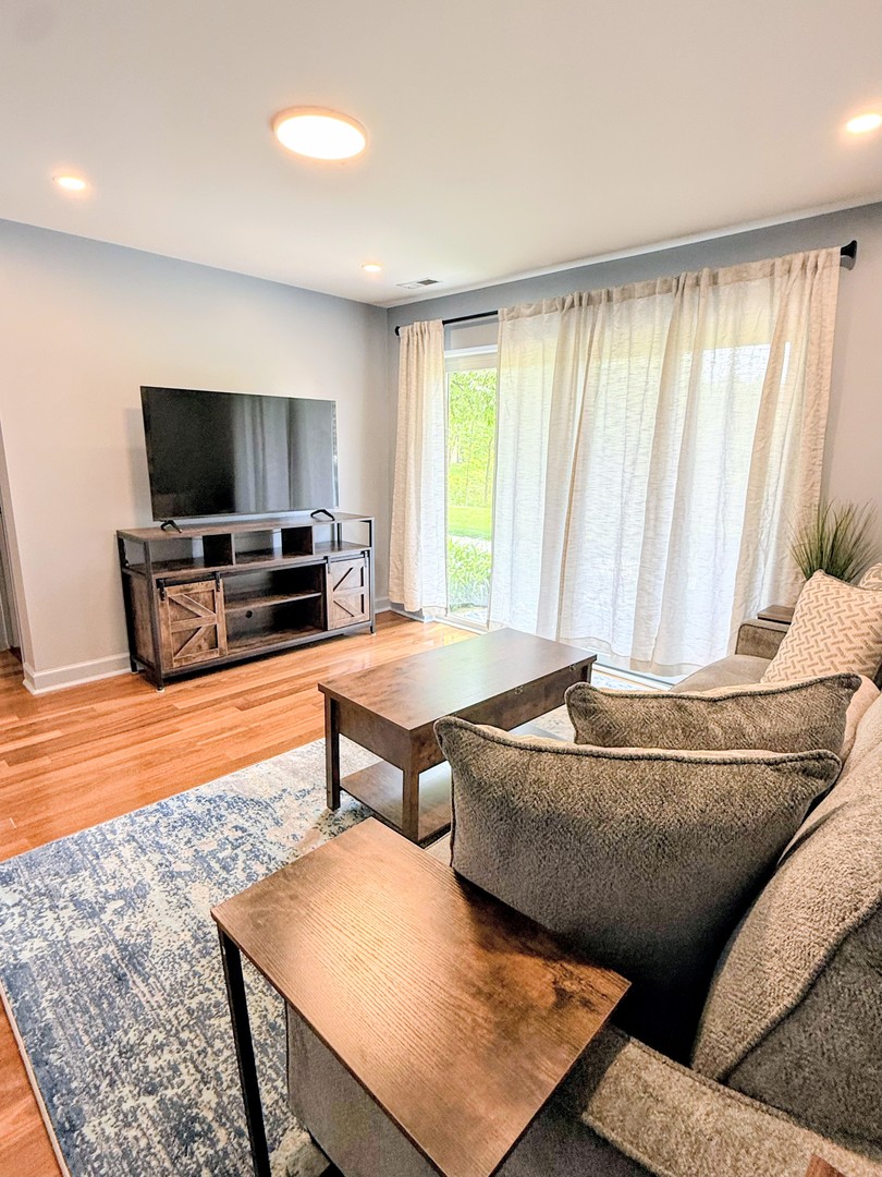 666 Pinecrest Drive #102, Prospect Heights, IL 60070