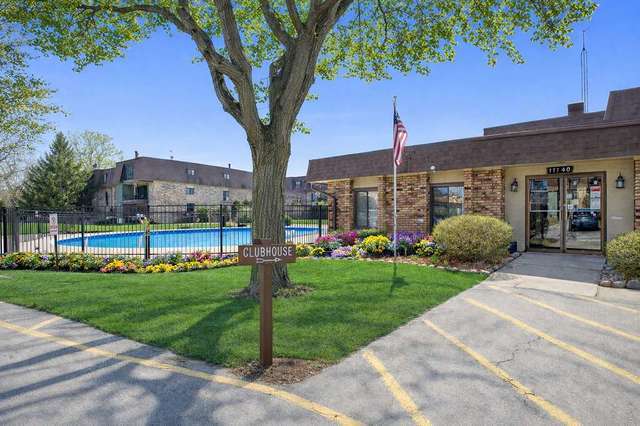 9168 South Road #A, Palos Hills, IL 60465