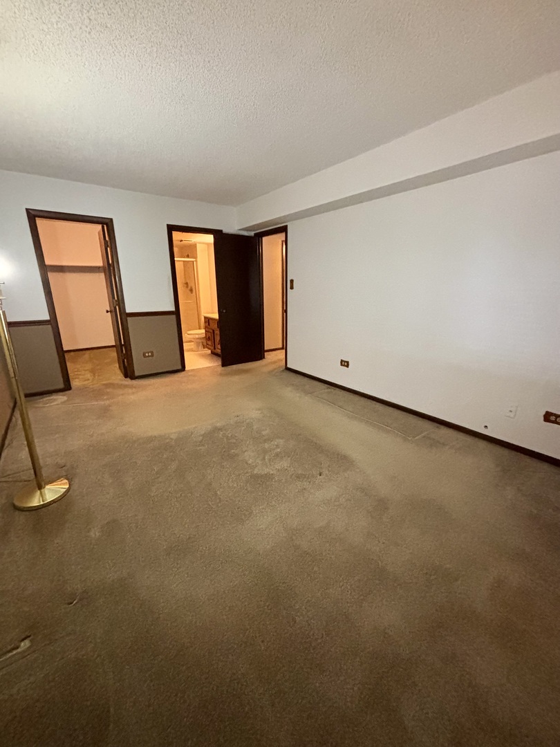9168 South Road #A, Palos Hills, IL 60465