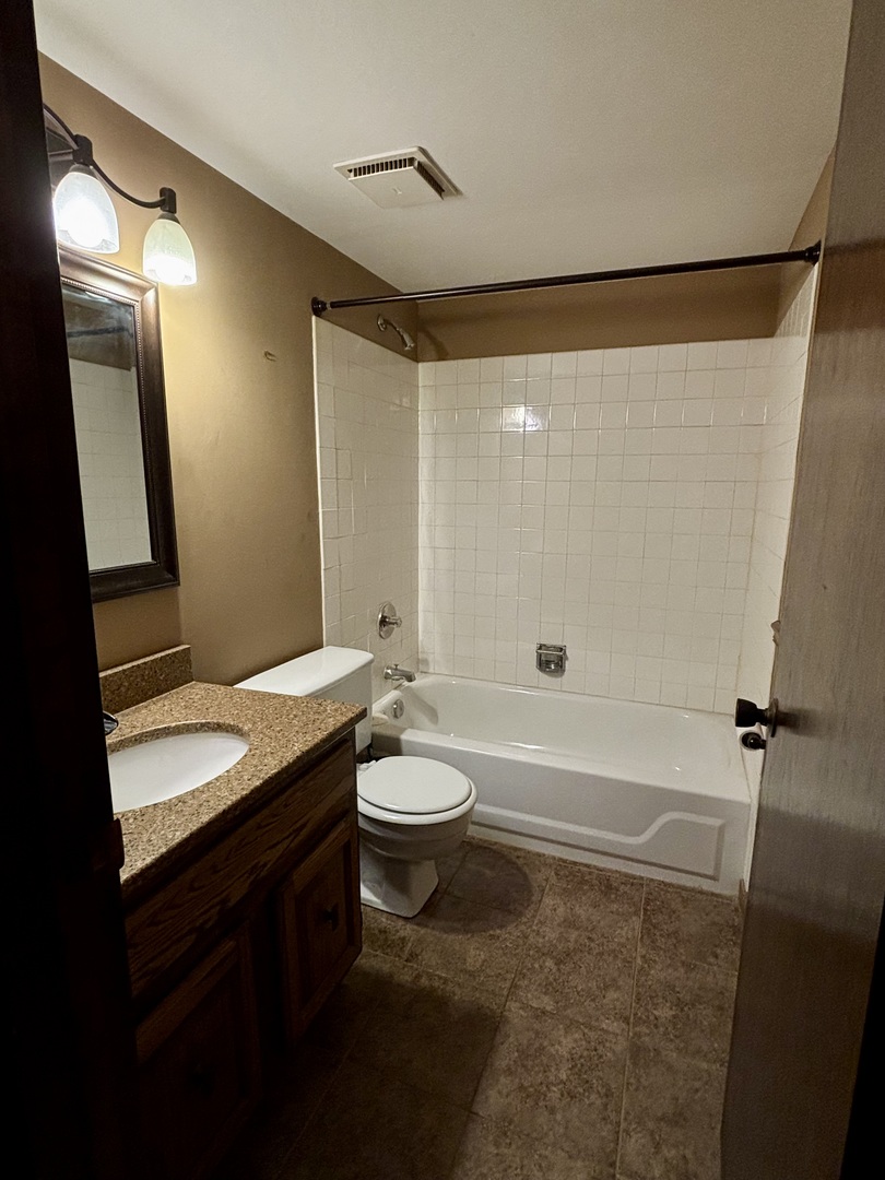 9168 South Road #A, Palos Hills, IL 60465