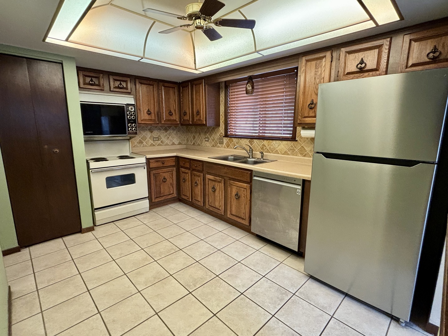 9168 South Road #A, Palos Hills, IL 60465