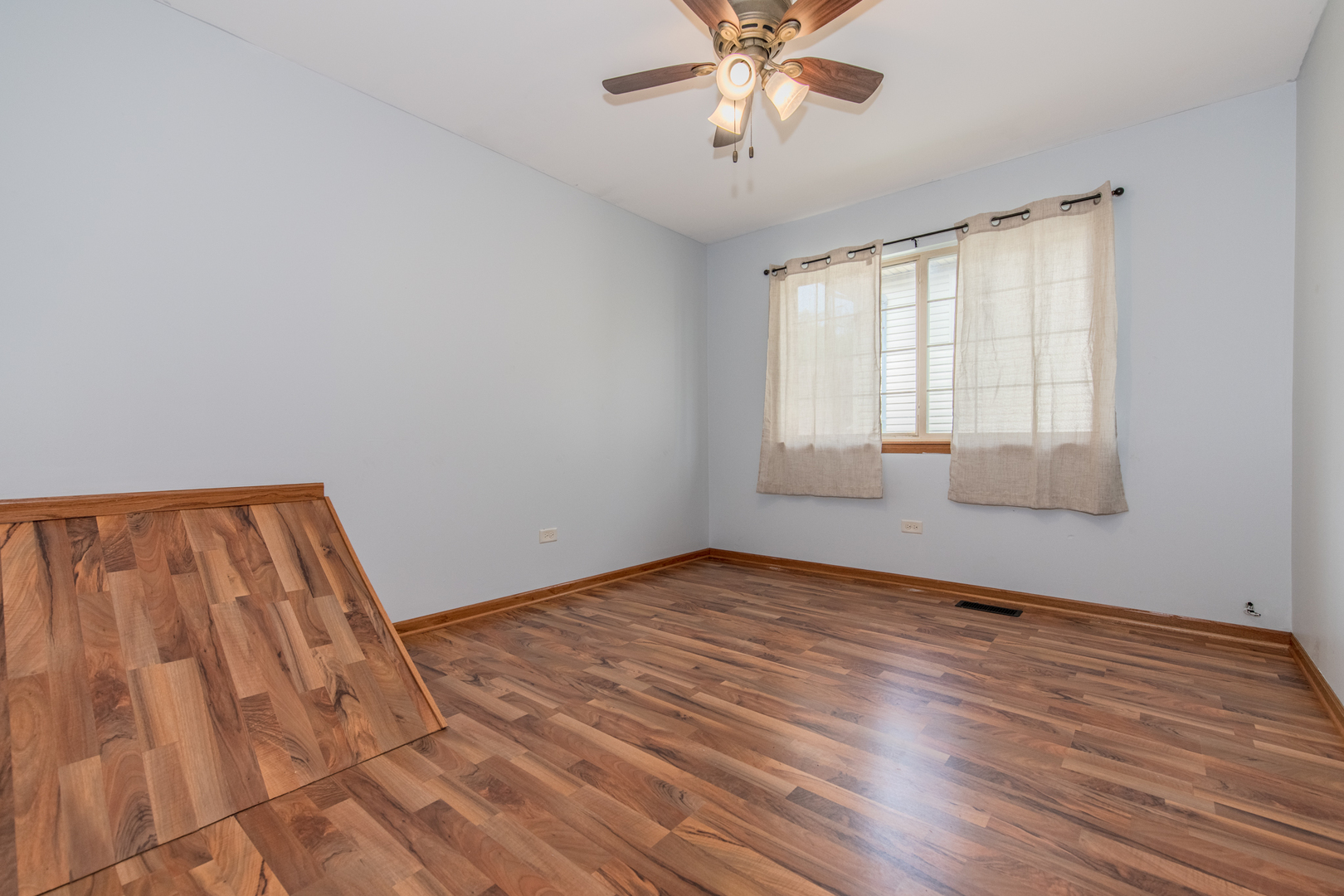 15609 Clifton Park Avenue, Markham, IL 60428
