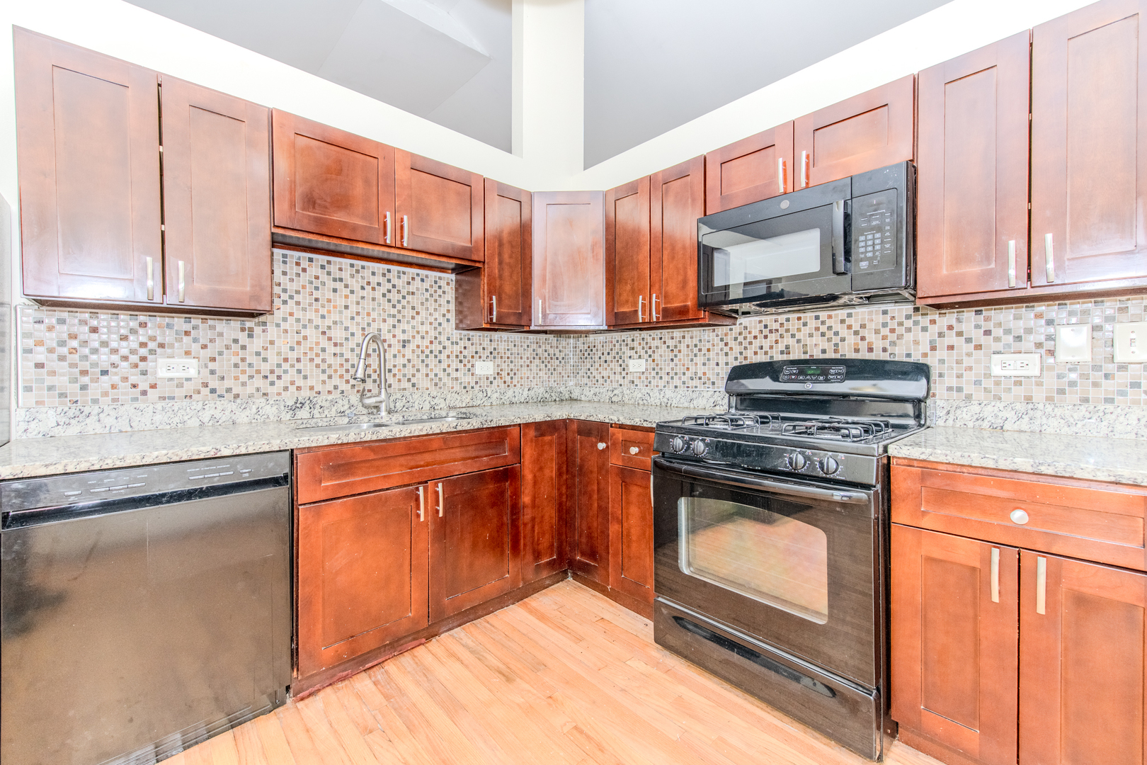 15609 Clifton Park Avenue, Markham, IL 60428