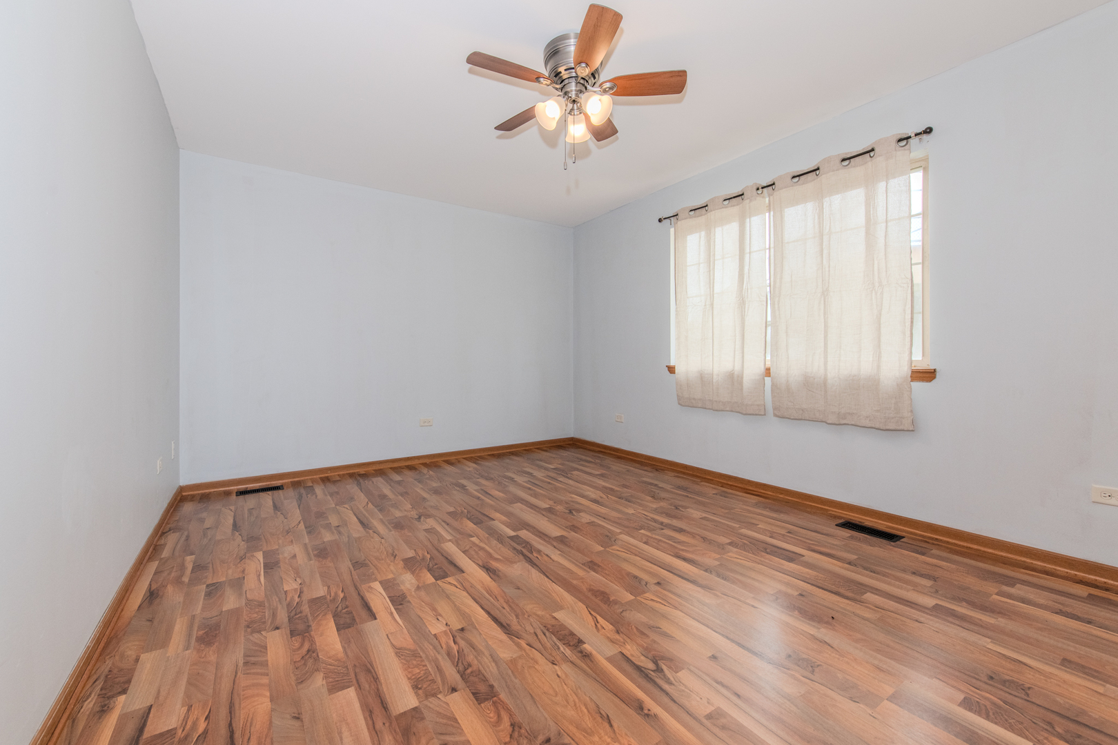 15609 Clifton Park Avenue, Markham, IL 60428