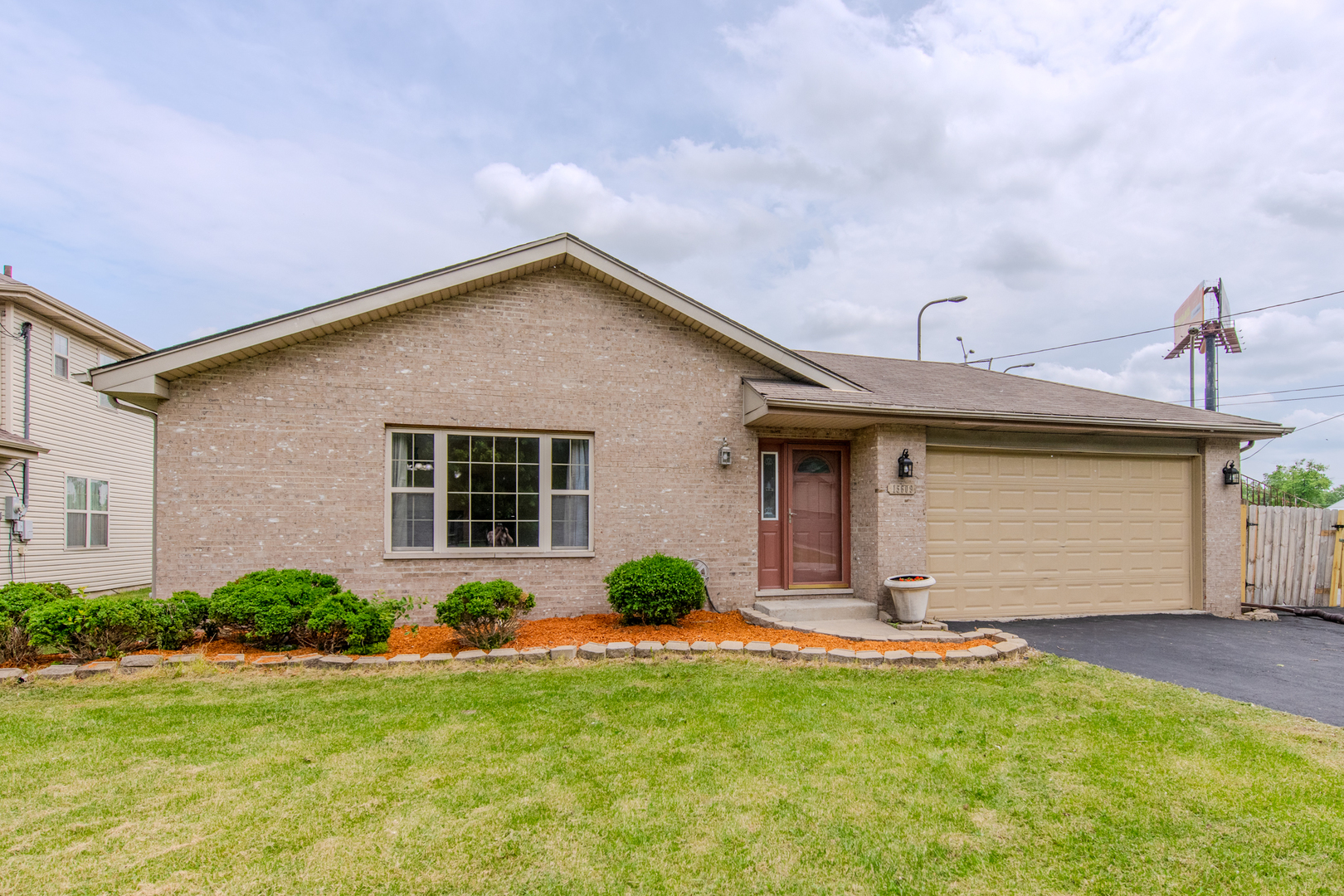 15609 Clifton Park Avenue, Markham, IL 60428