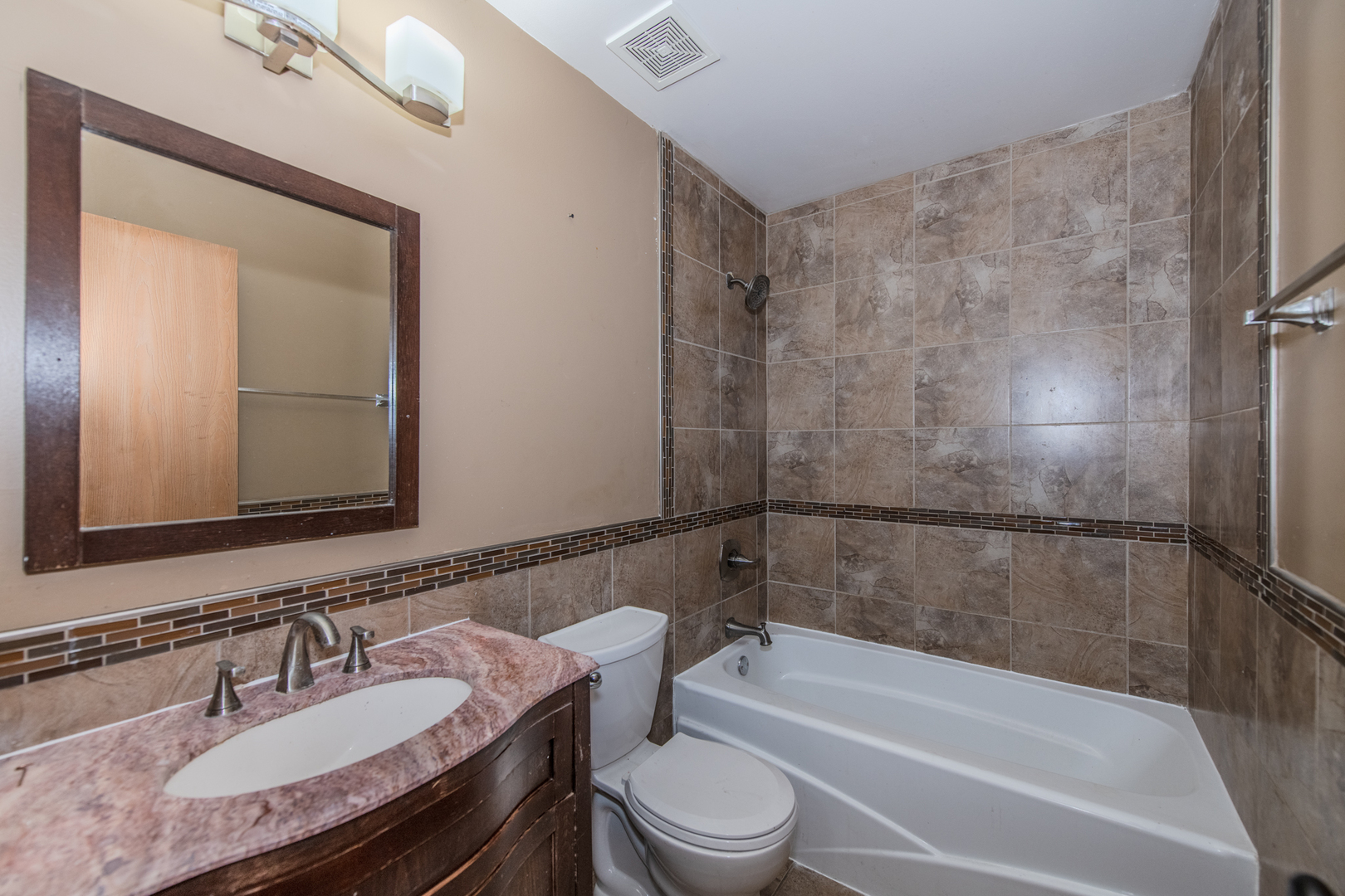 15609 Clifton Park Avenue, Markham, IL 60428