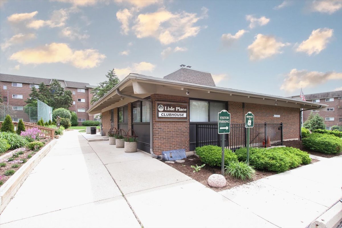 2300 Old Tavern Road #203, Lisle, IL 60532