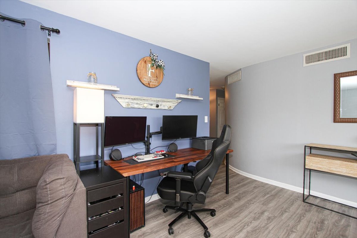 2300 Old Tavern Road #203, Lisle, IL 60532