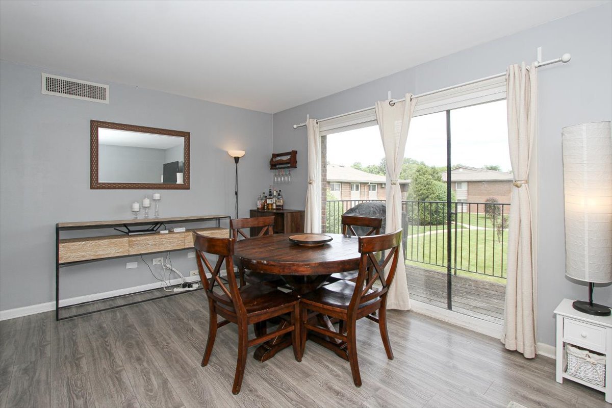 2300 Old Tavern Road #203, Lisle, IL 60532