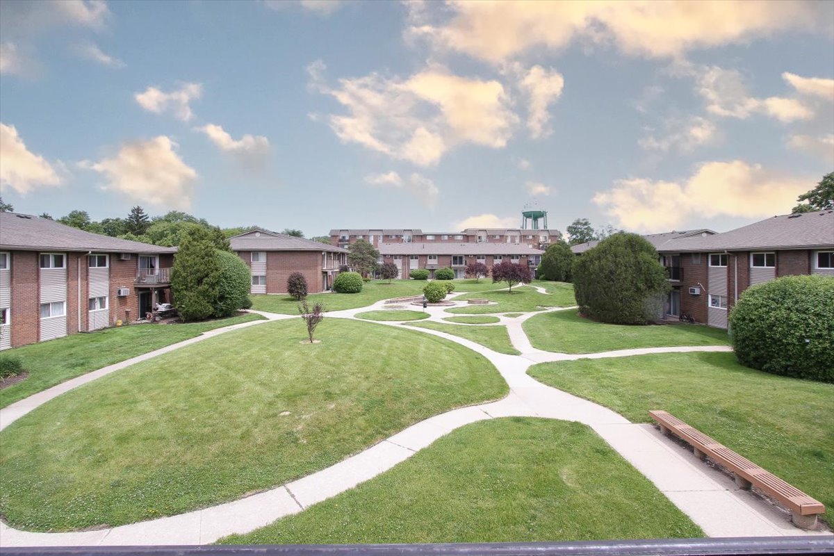 2300 Old Tavern Road #203, Lisle, IL 60532