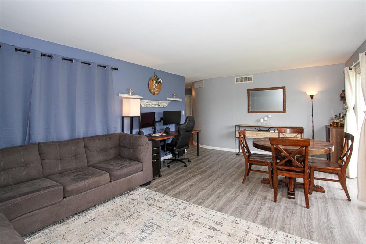 2300 Old Tavern Road #203, Lisle, IL 60532