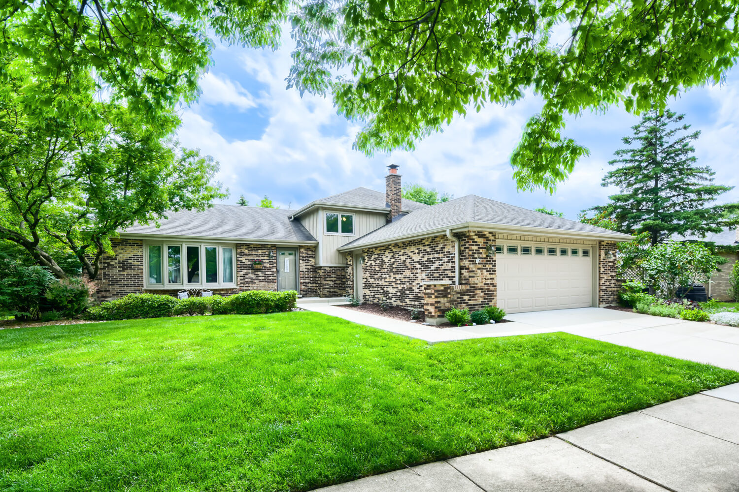 1325 Hawkins Avenue, Downers Grove, IL 60516