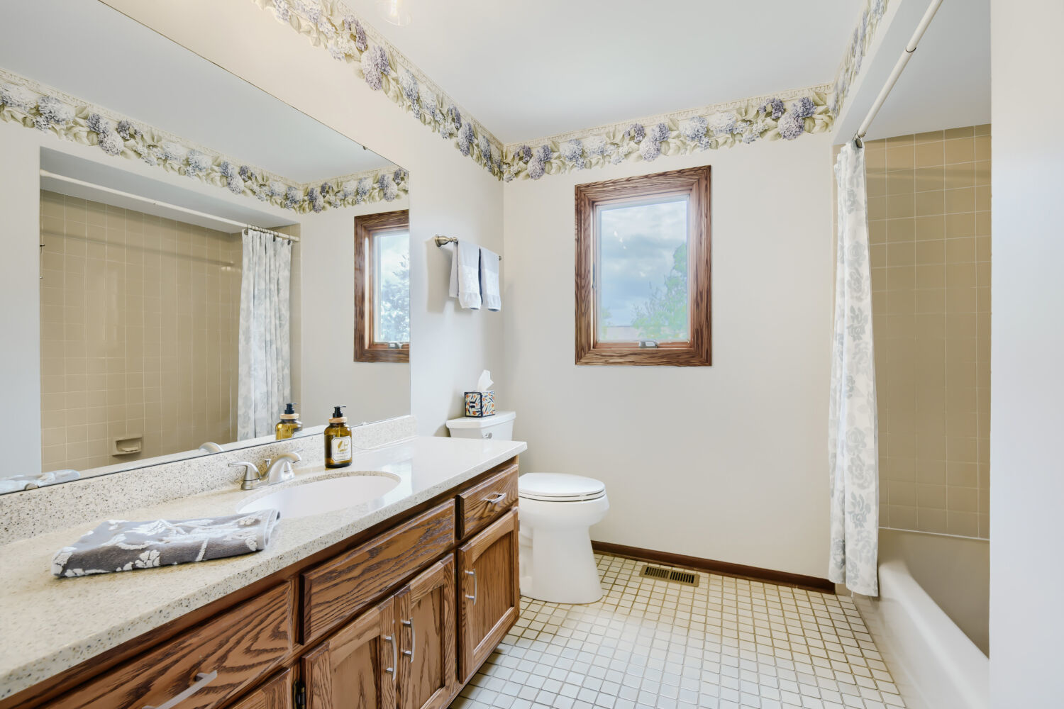 1325 Hawkins Avenue, Downers Grove, IL 60516