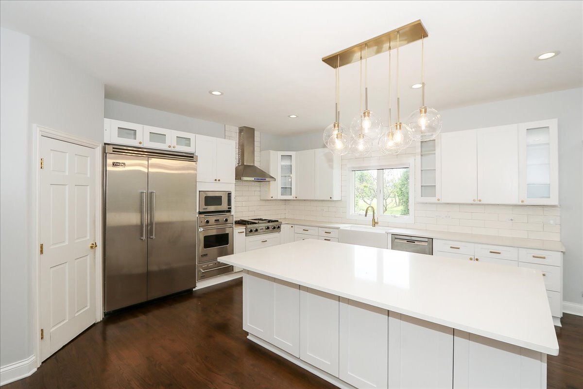 5N523 E Lakeview Circle, St. Charles, IL 60175