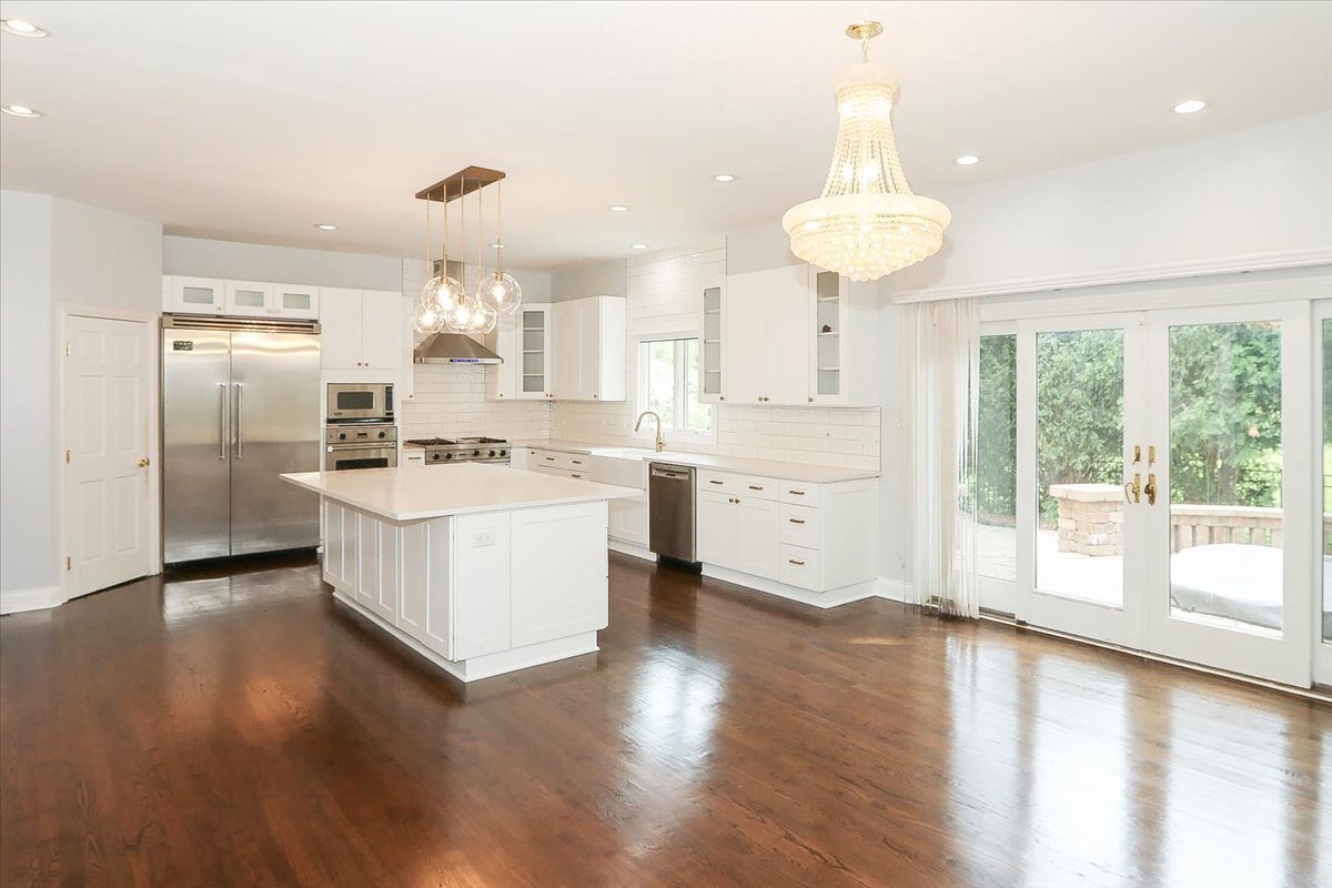 5N523 E Lakeview Circle, St. Charles, IL 60175