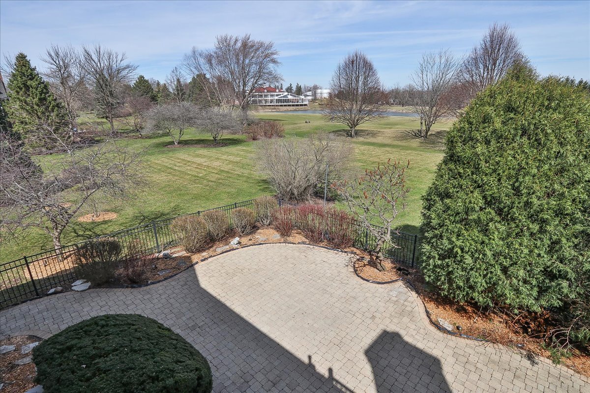 5N523 E Lakeview Circle, St. Charles, IL 60175