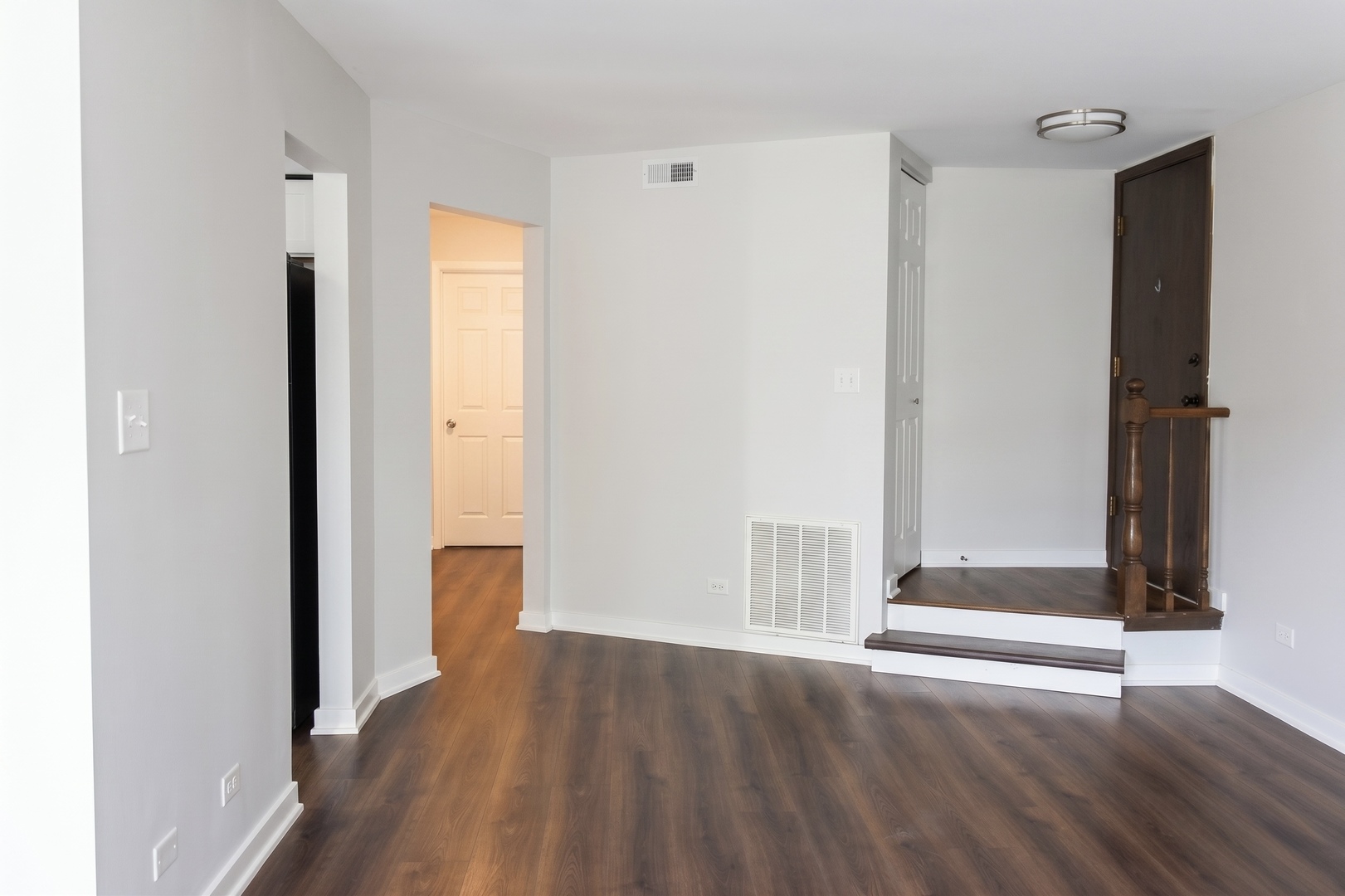 890 Sheldon Court #D, Wheaton, IL 60189
