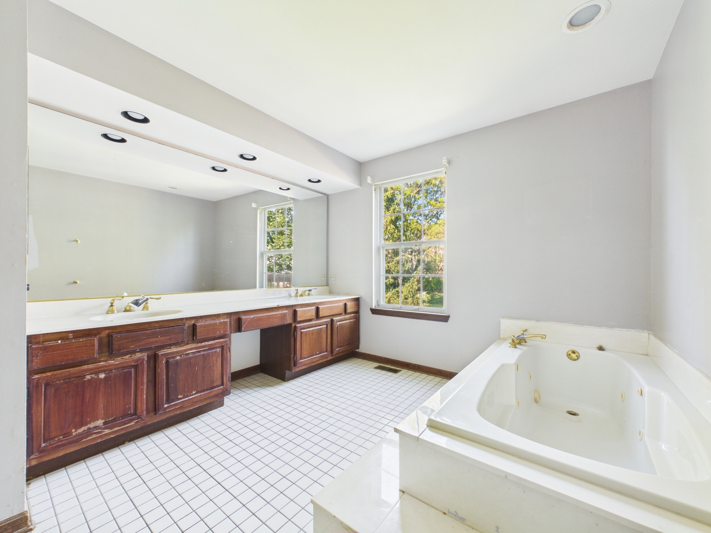 284 Lorraine Circle, Bloomingdale, IL 60108