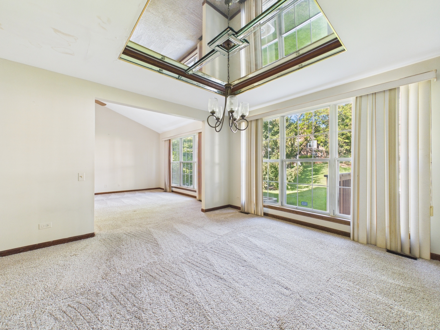 284 Lorraine Circle, Bloomingdale, IL 60108