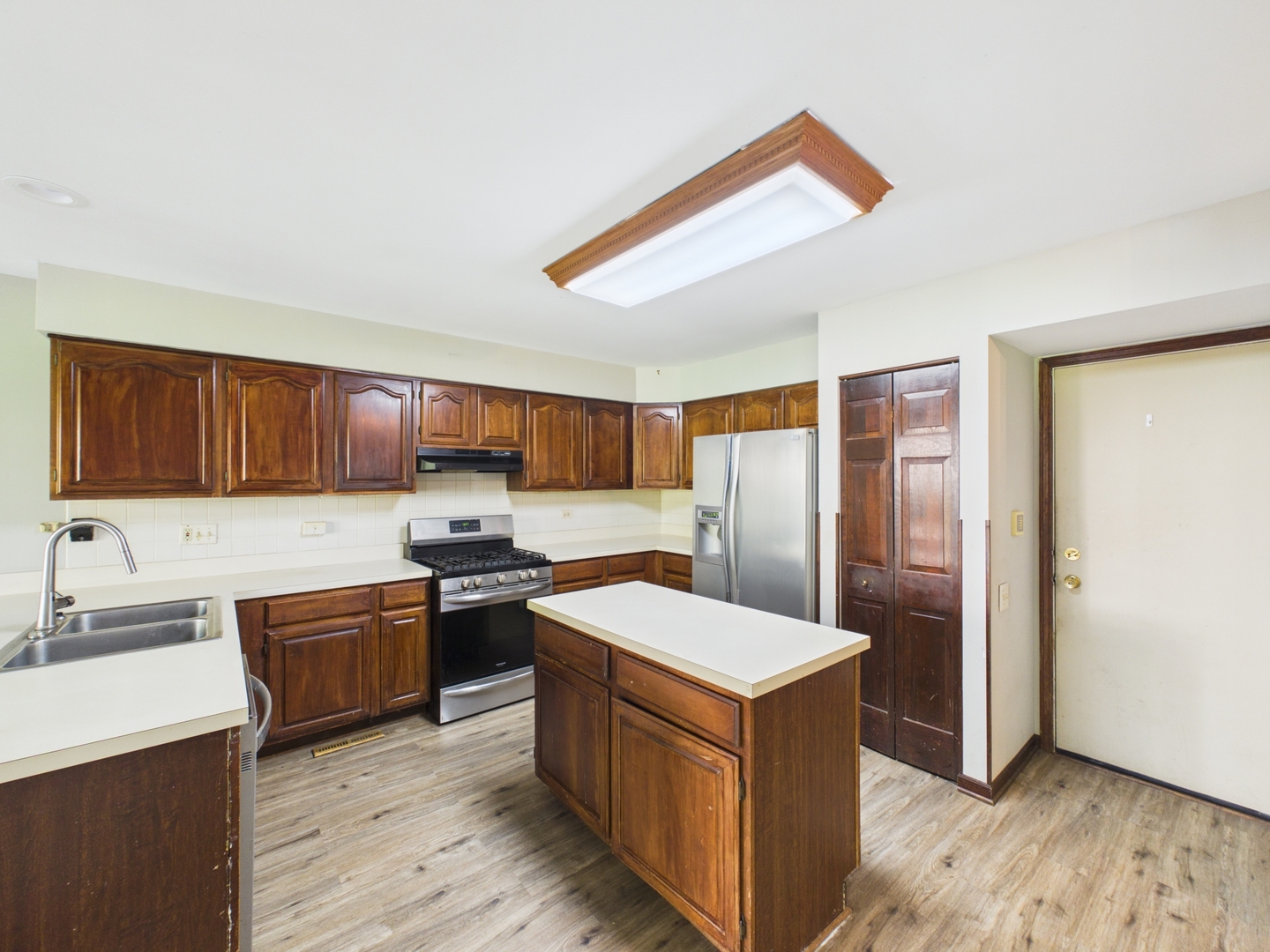 284 Lorraine Circle, Bloomingdale, IL 60108