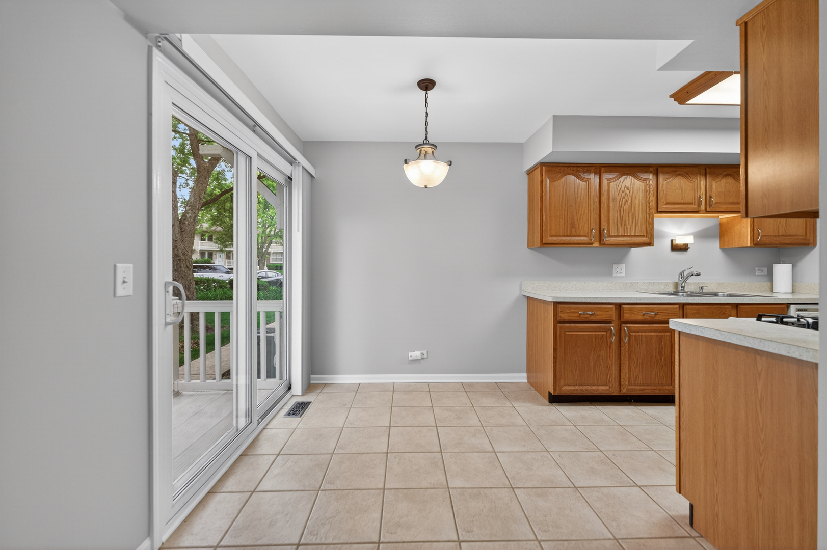 212 Amherst Court #C, Bloomingdale, IL 60108