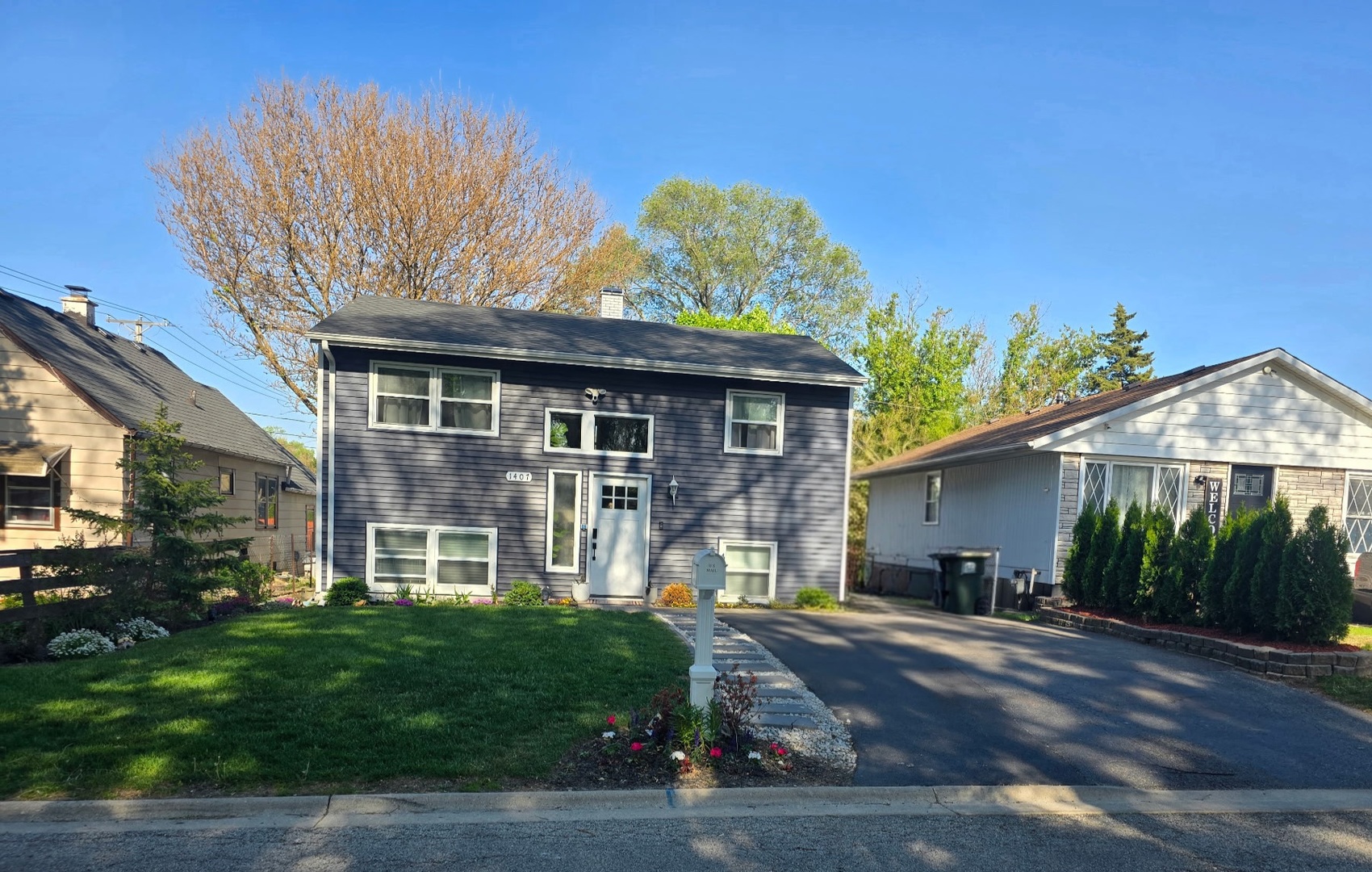 1407 N Oak Avenue, Round Lake Beach, IL 60073