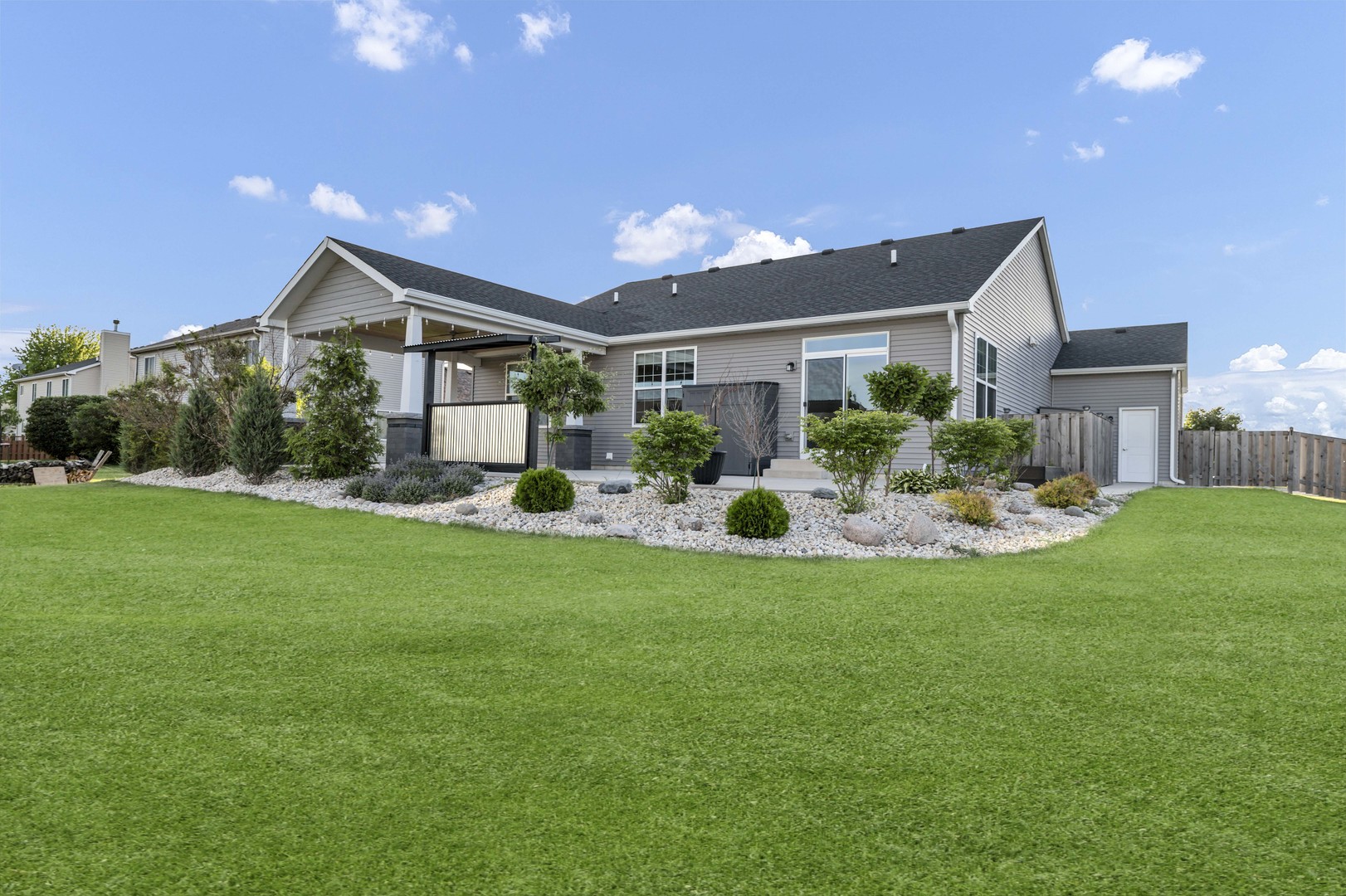 2077 Hearthstone Avenue, Yorkville, IL 60560
