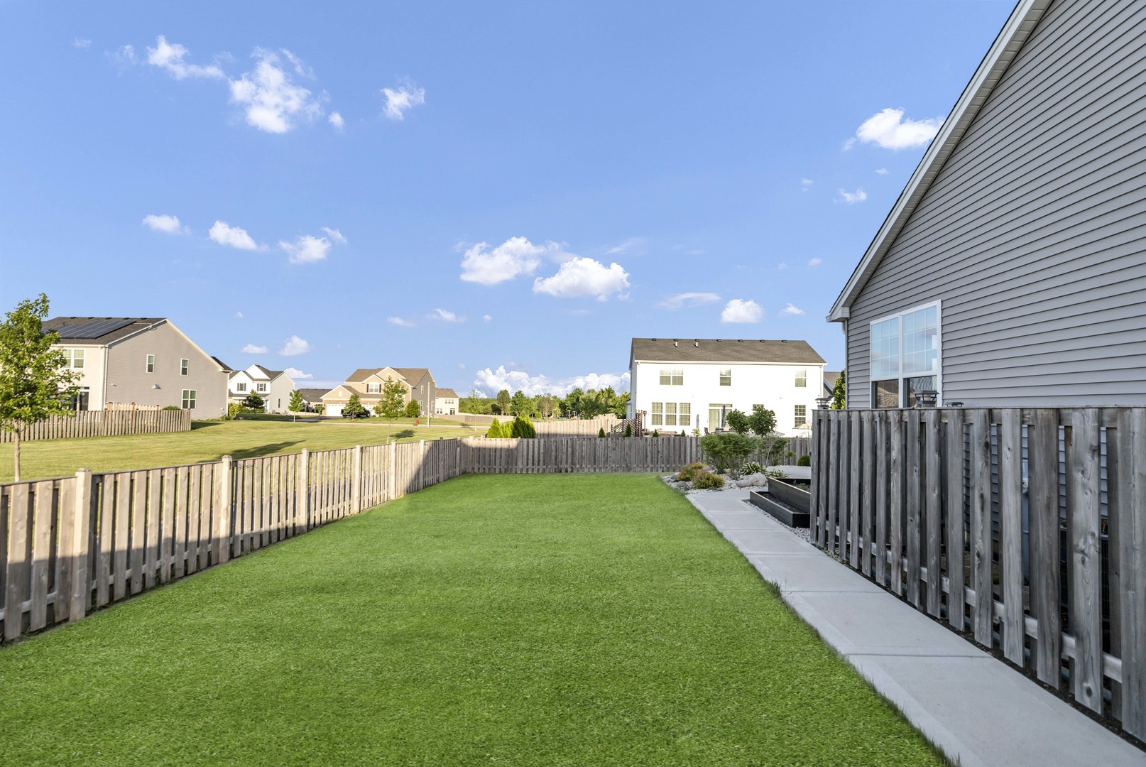 2077 Hearthstone Avenue, Yorkville, IL 60560