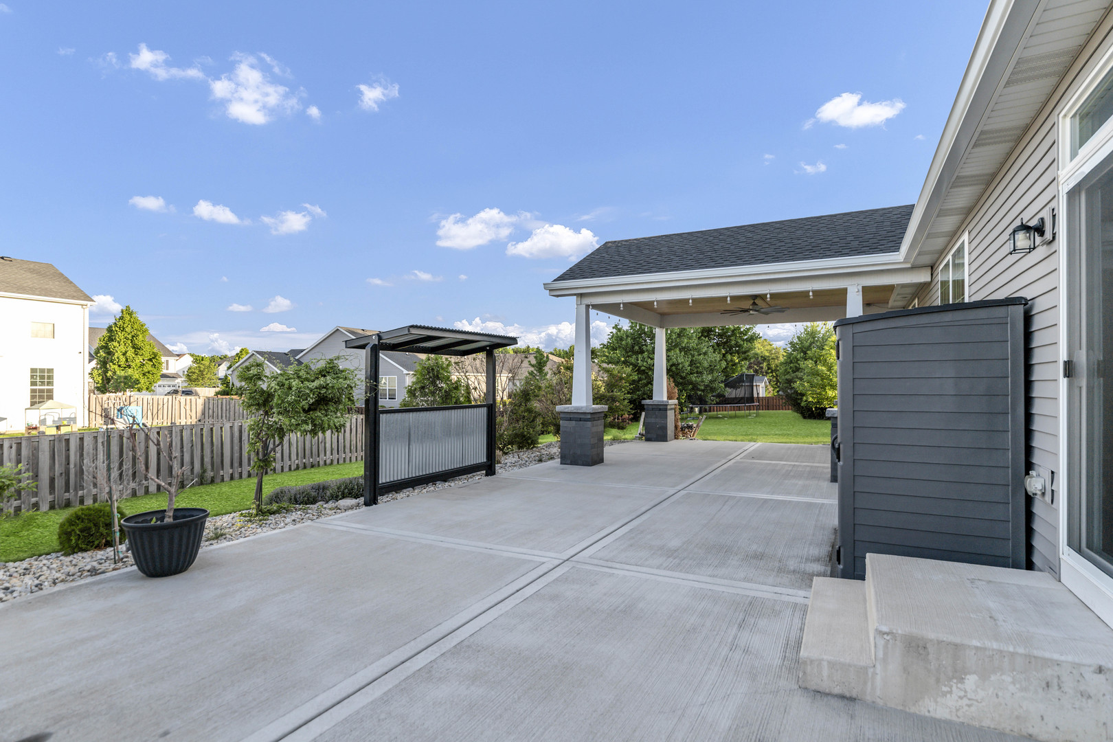 2077 Hearthstone Avenue, Yorkville, IL 60560