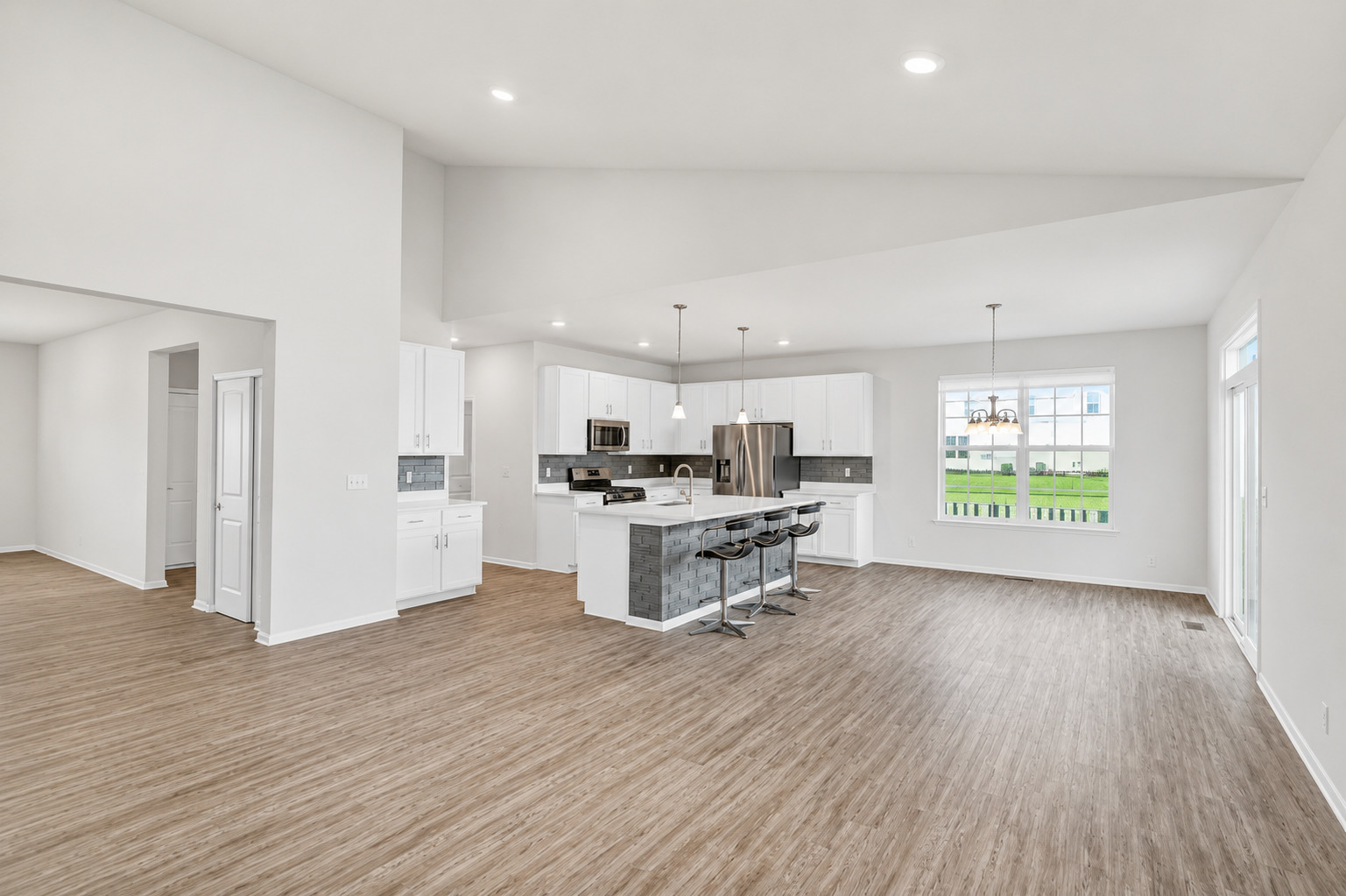 2077 Hearthstone Avenue, Yorkville, IL 60560