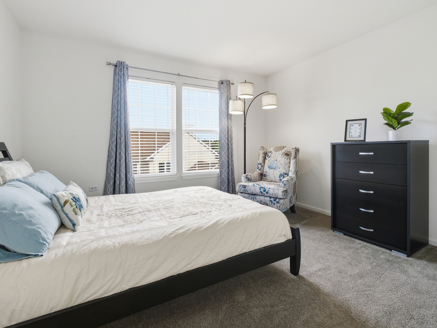 490 Dolton Lane, Carol Stream, IL 60188