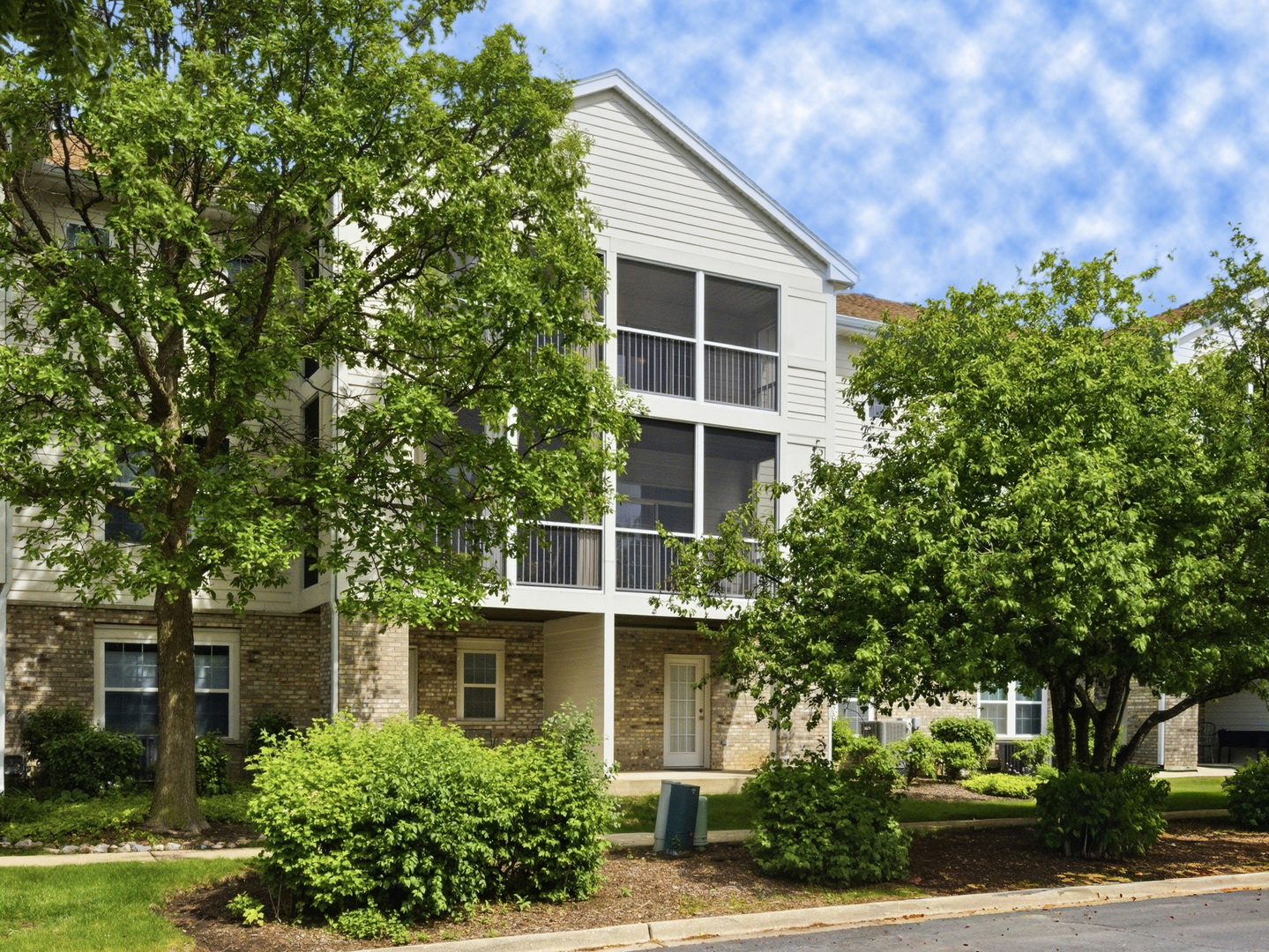 490 Dolton Lane, Carol Stream, IL 60188