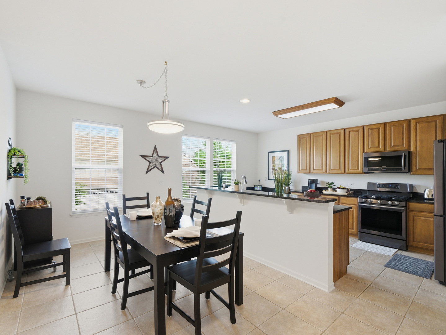 490 Dolton Lane, Carol Stream, IL 60188