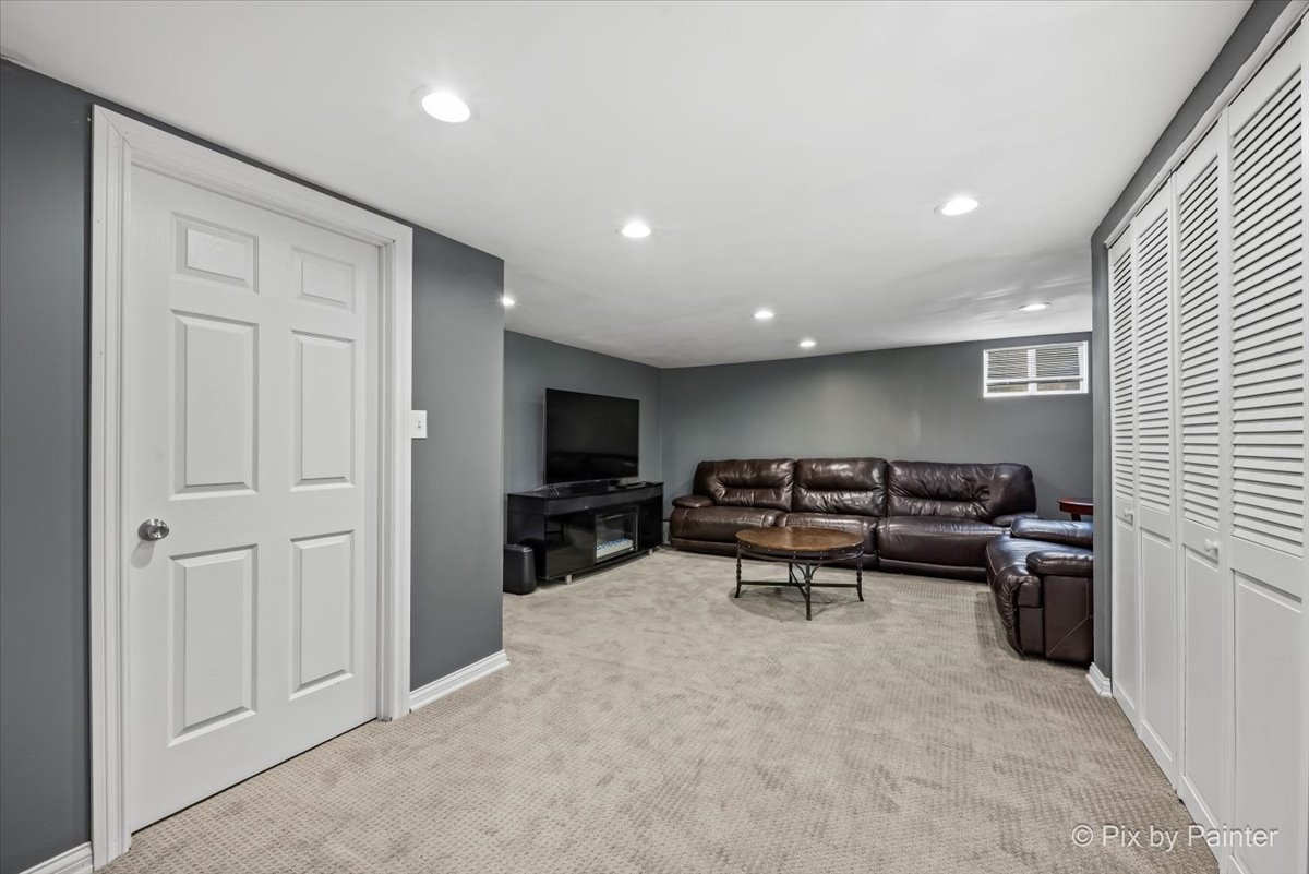2030 Westbury Lane, Aurora, IL 60502