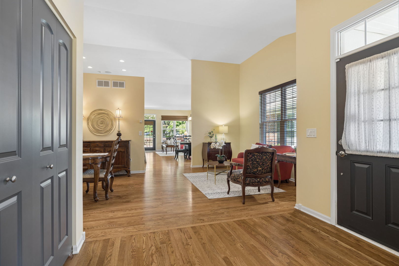 2893 Bond Circle #2893, Naperville, IL 60563