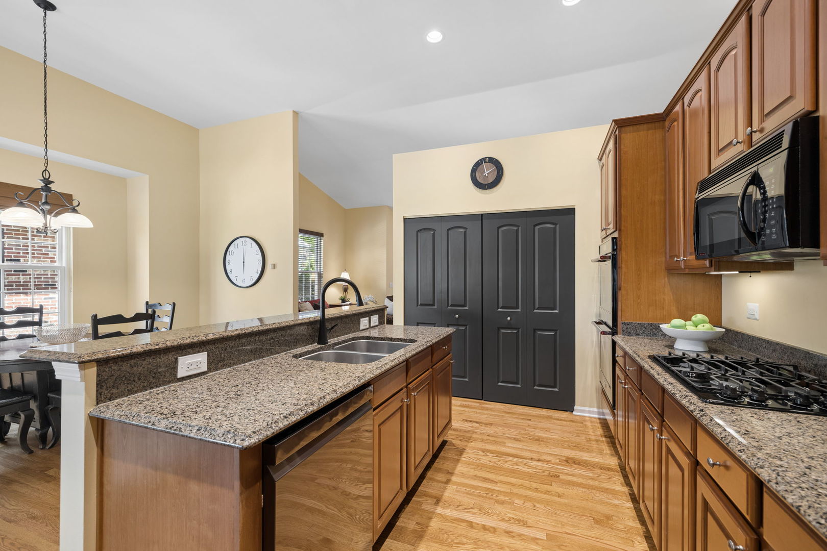 2893 Bond Circle #2893, Naperville, IL 60563