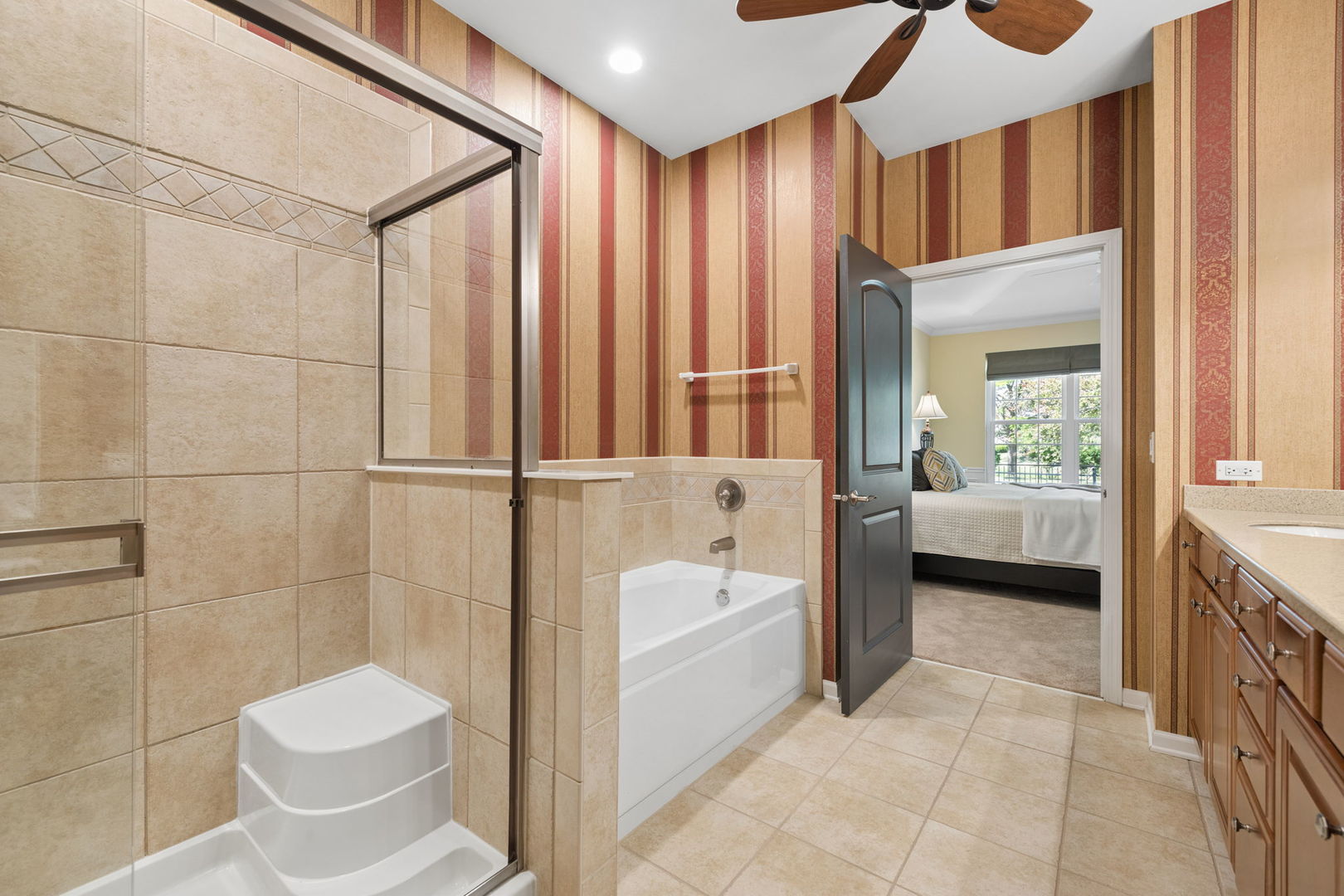 2893 Bond Circle #2893, Naperville, IL 60563