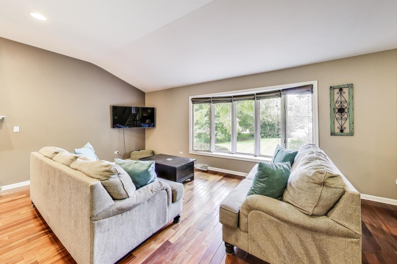 32362 N PINE Avenue, Grayslake, IL 60030