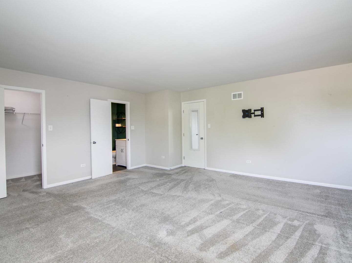 5301 Whisper Meadow Court, Plainfield, IL 60586