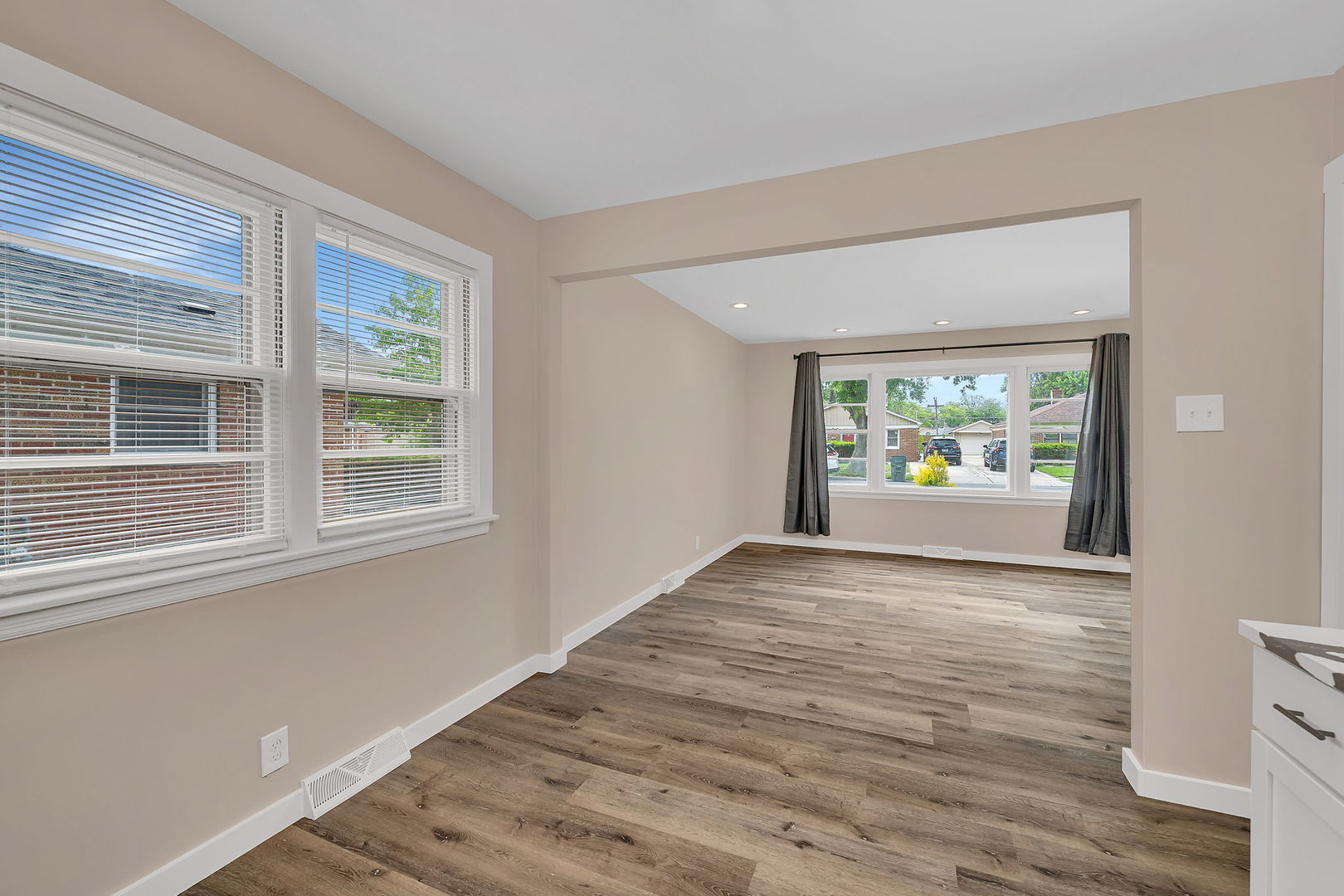 11660 S Harry J Rogowski Drive, Merrionette Park, IL 60803