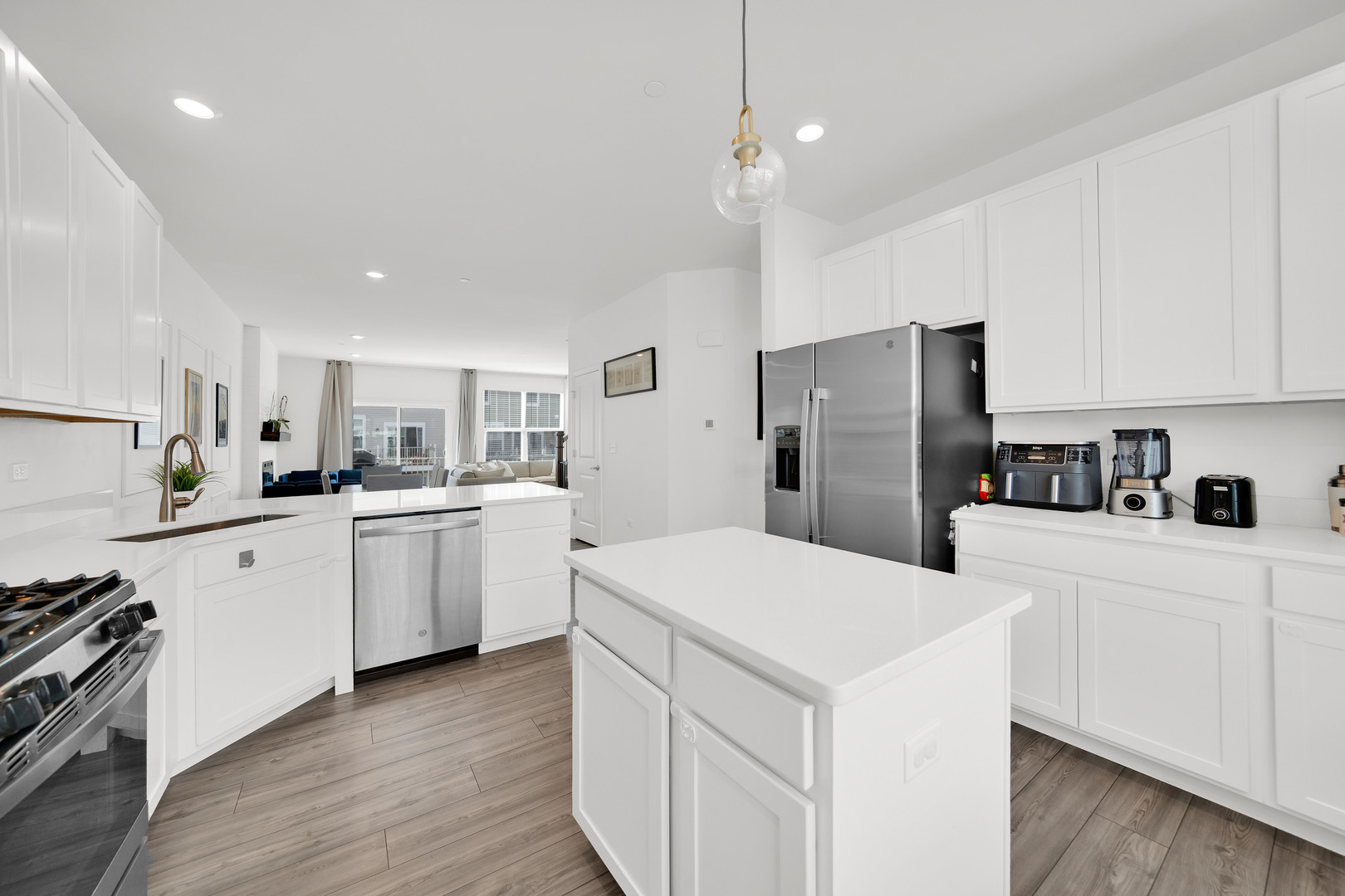 2867 Kessler Drive, Mundelein, IL 60060