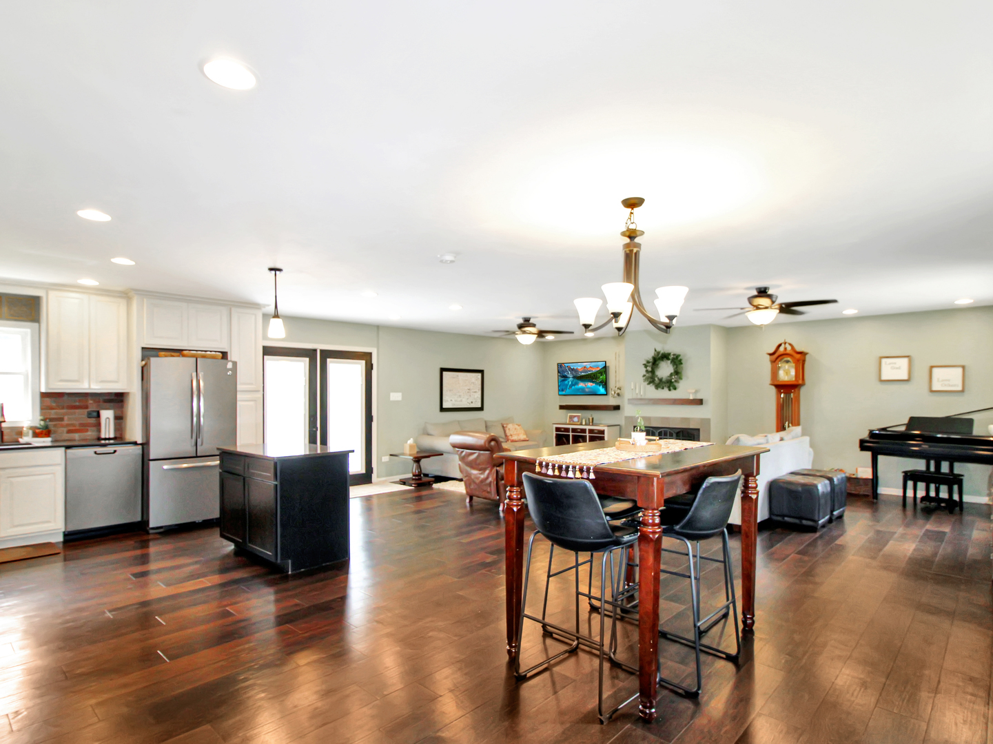 200 Inwood Drive, Joliet, IL 60435