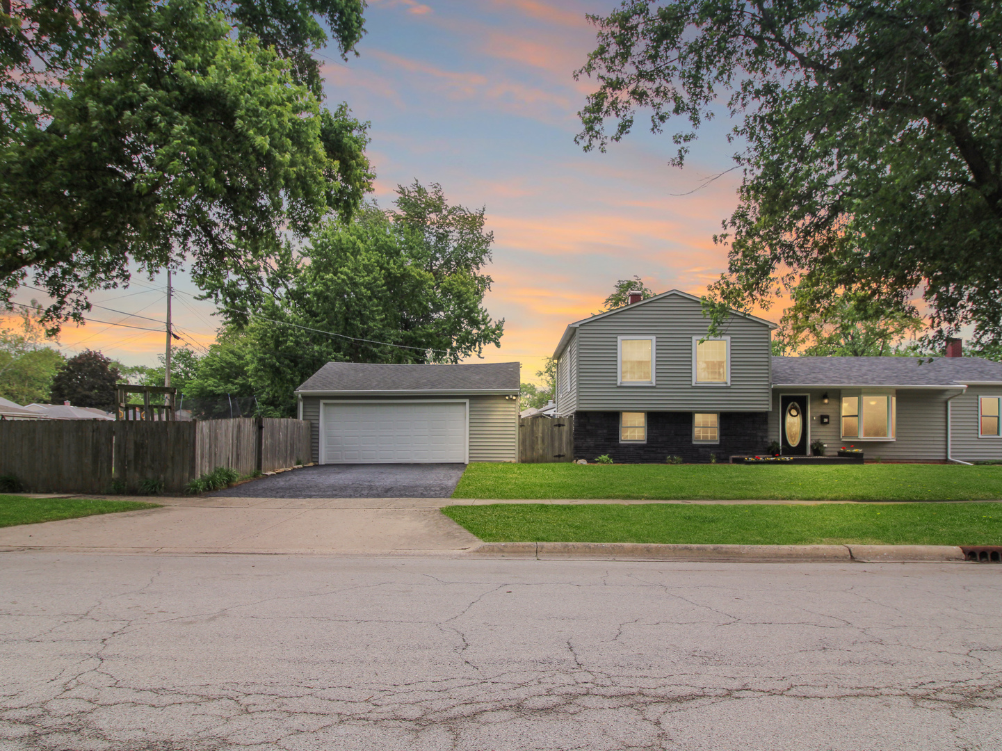 200 Inwood Drive, Joliet, IL 60435