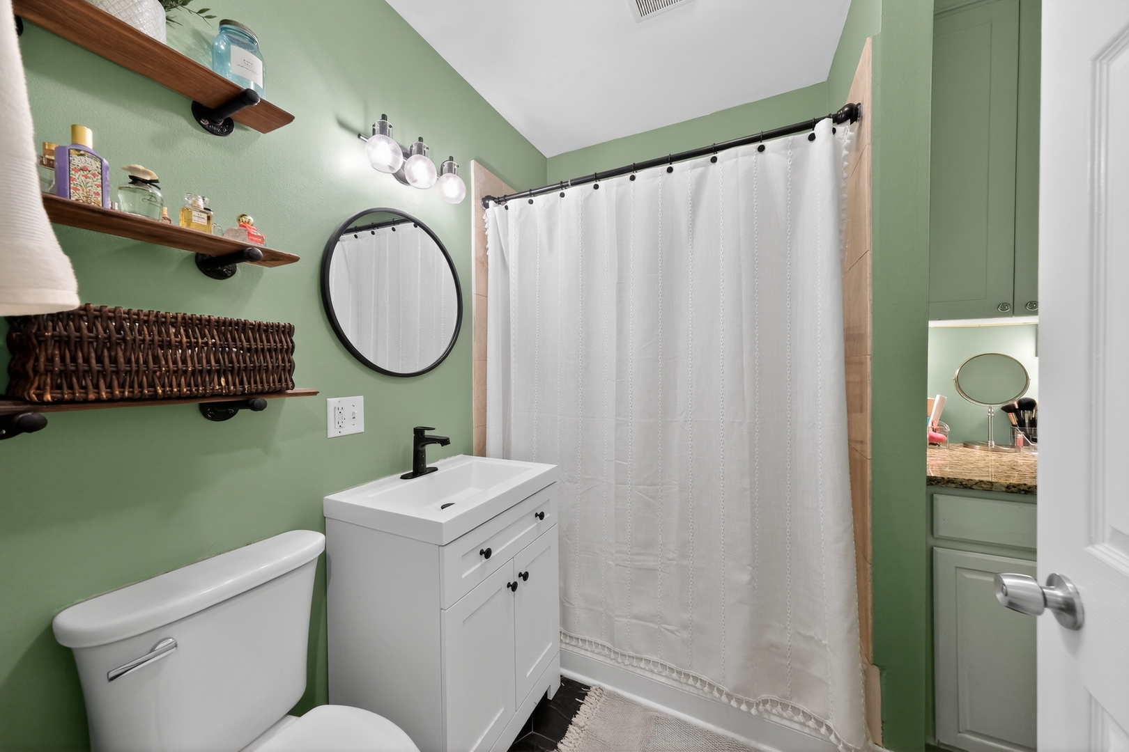 4327 N Damen Avenue #G, Chicago, IL 60618