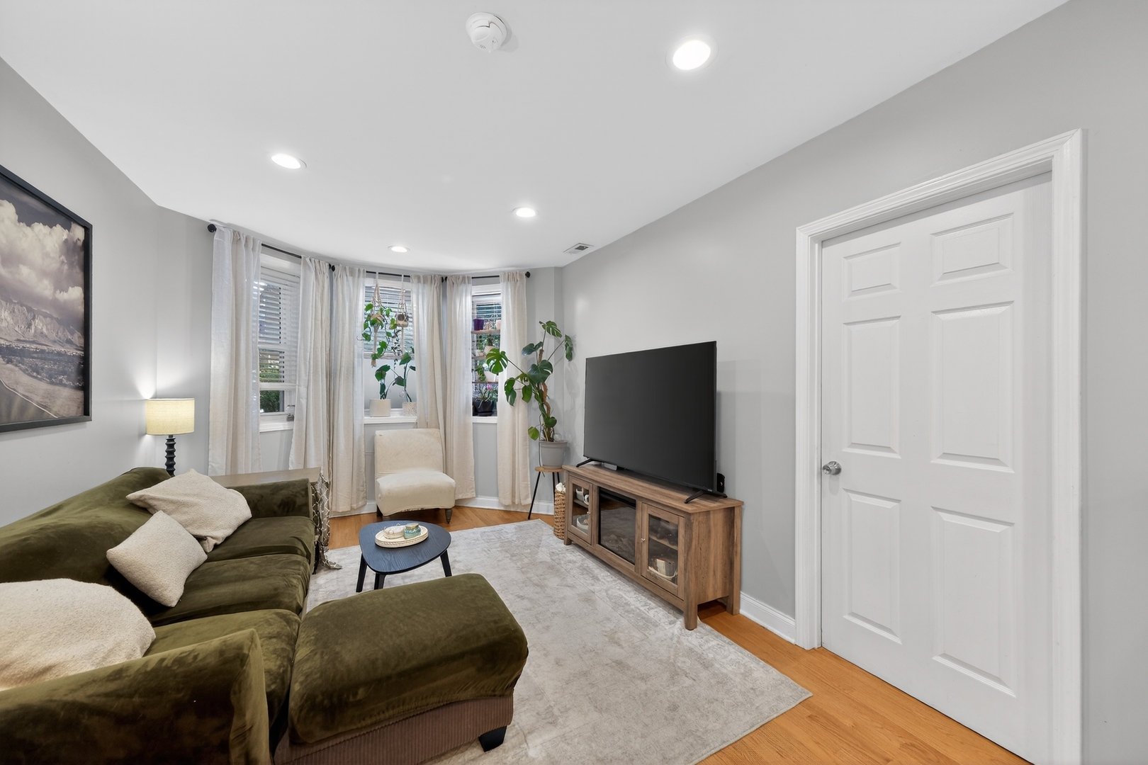 4327 N Damen Avenue #G, Chicago, IL 60618