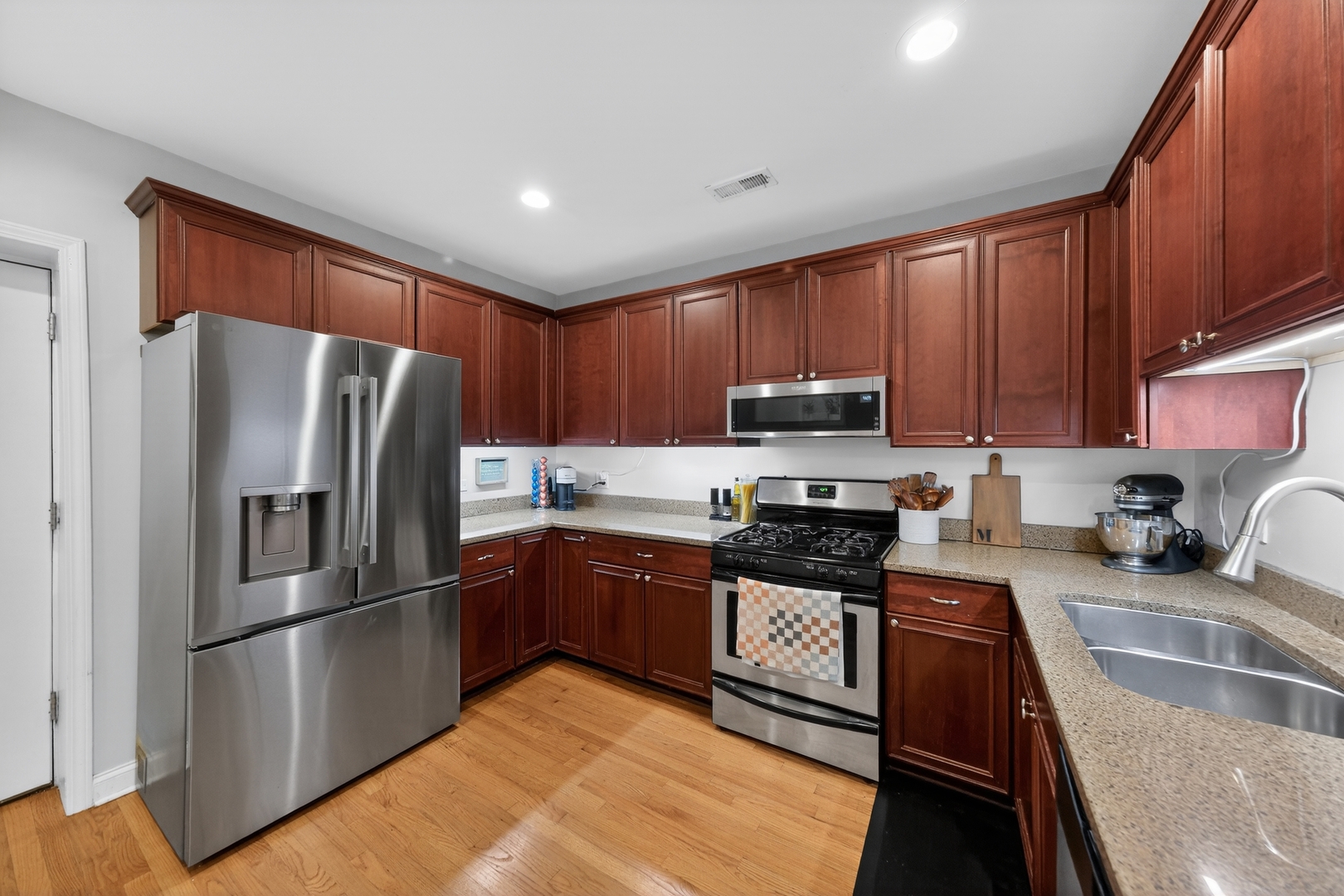 4327 N Damen Avenue #G, Chicago, IL 60618