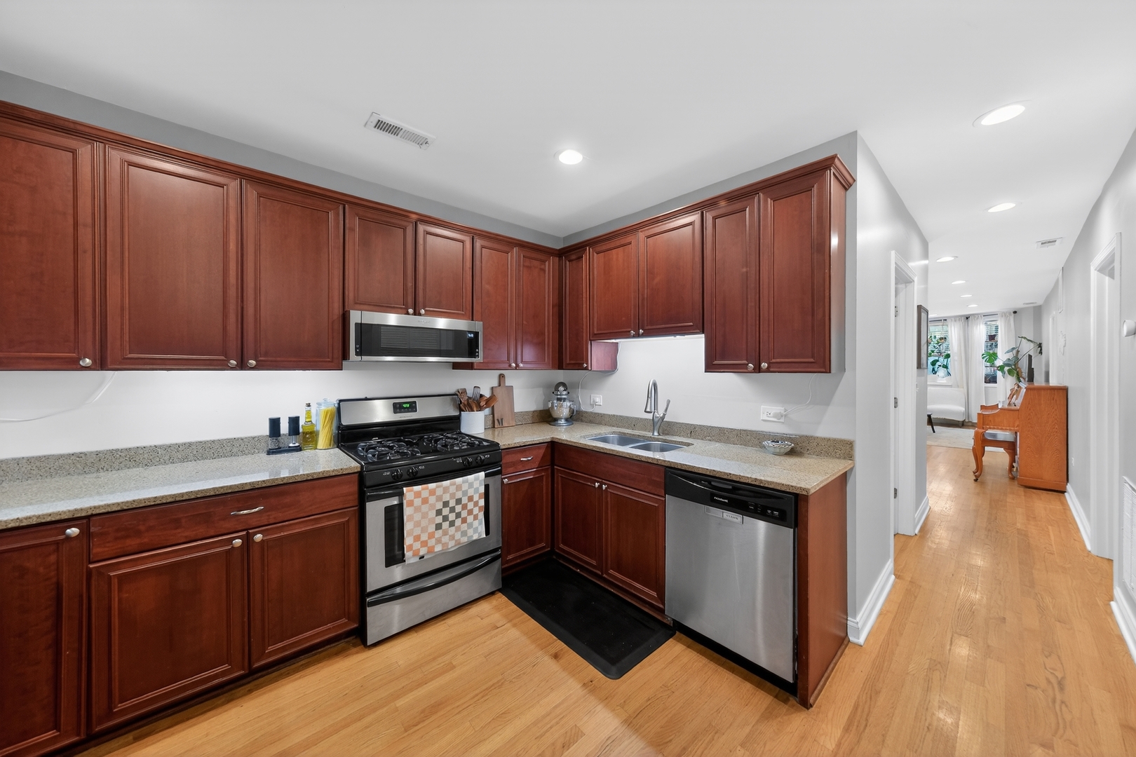4327 N Damen Avenue #G, Chicago, IL 60618